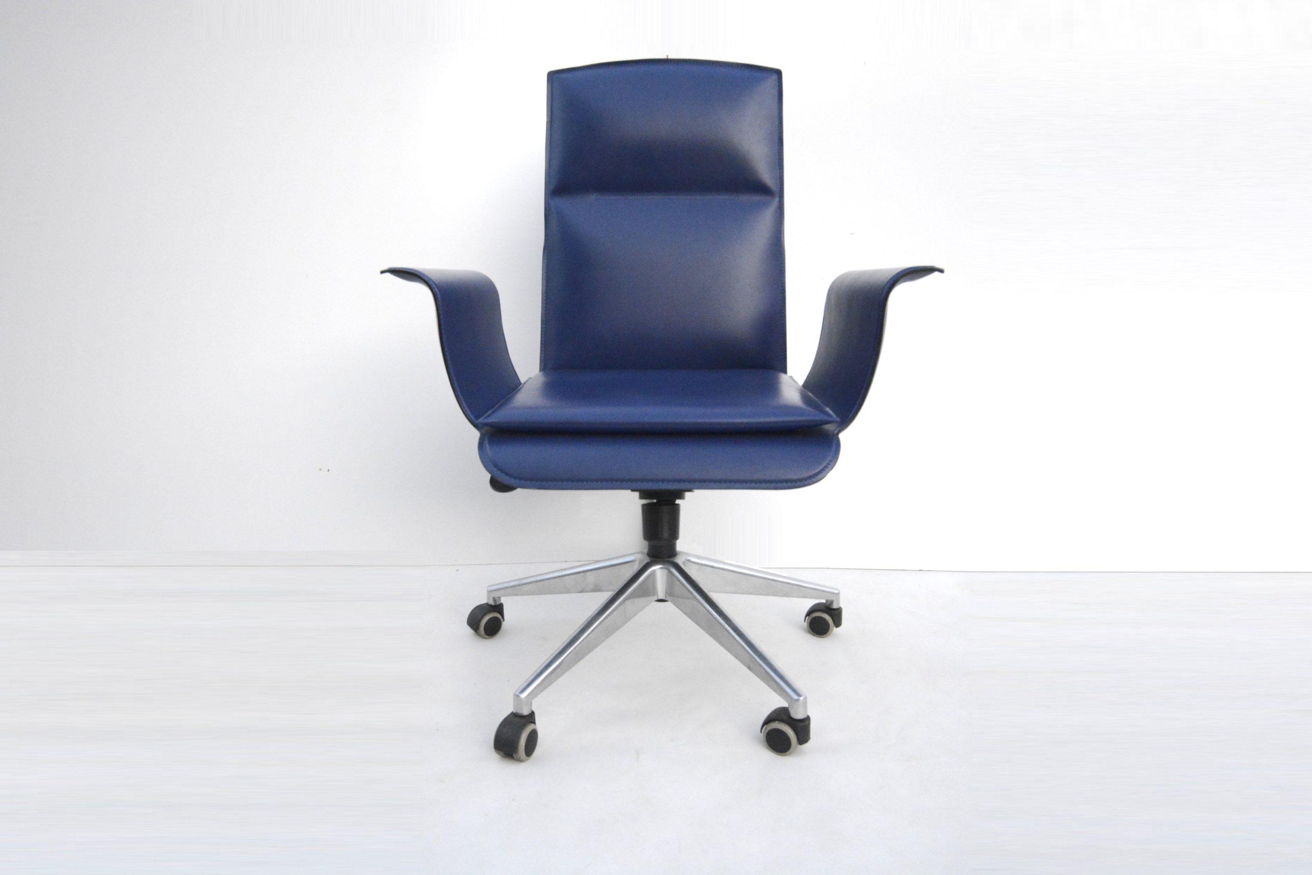 1 mariani-wing-executive-office-swivel-chair-luca-scacchetti-bb-italia-design