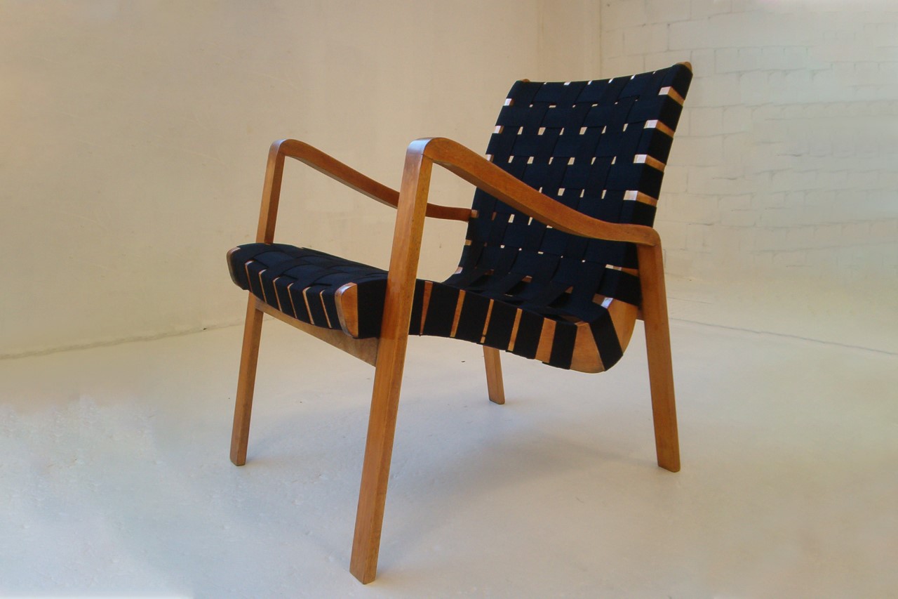 black snelling chair