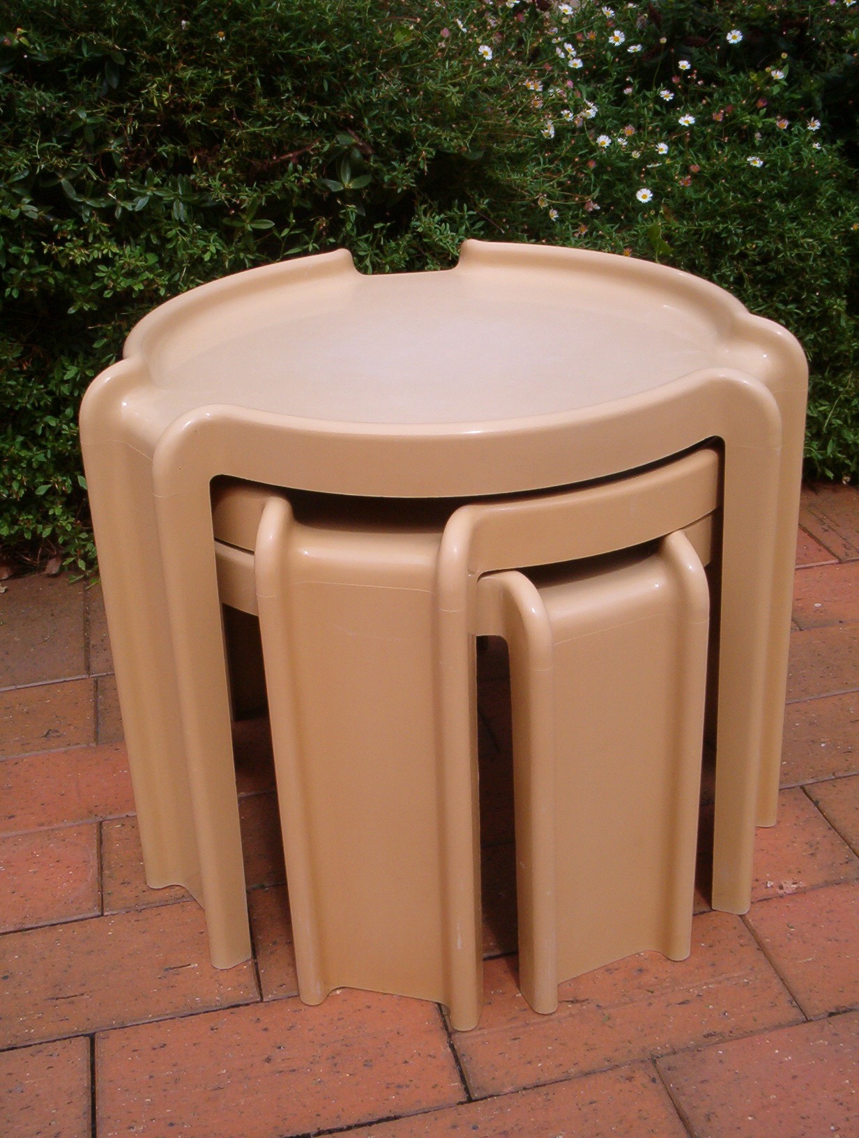 kartell-nest-3-stacking-side-tables-vintage-retro-made-in-australia