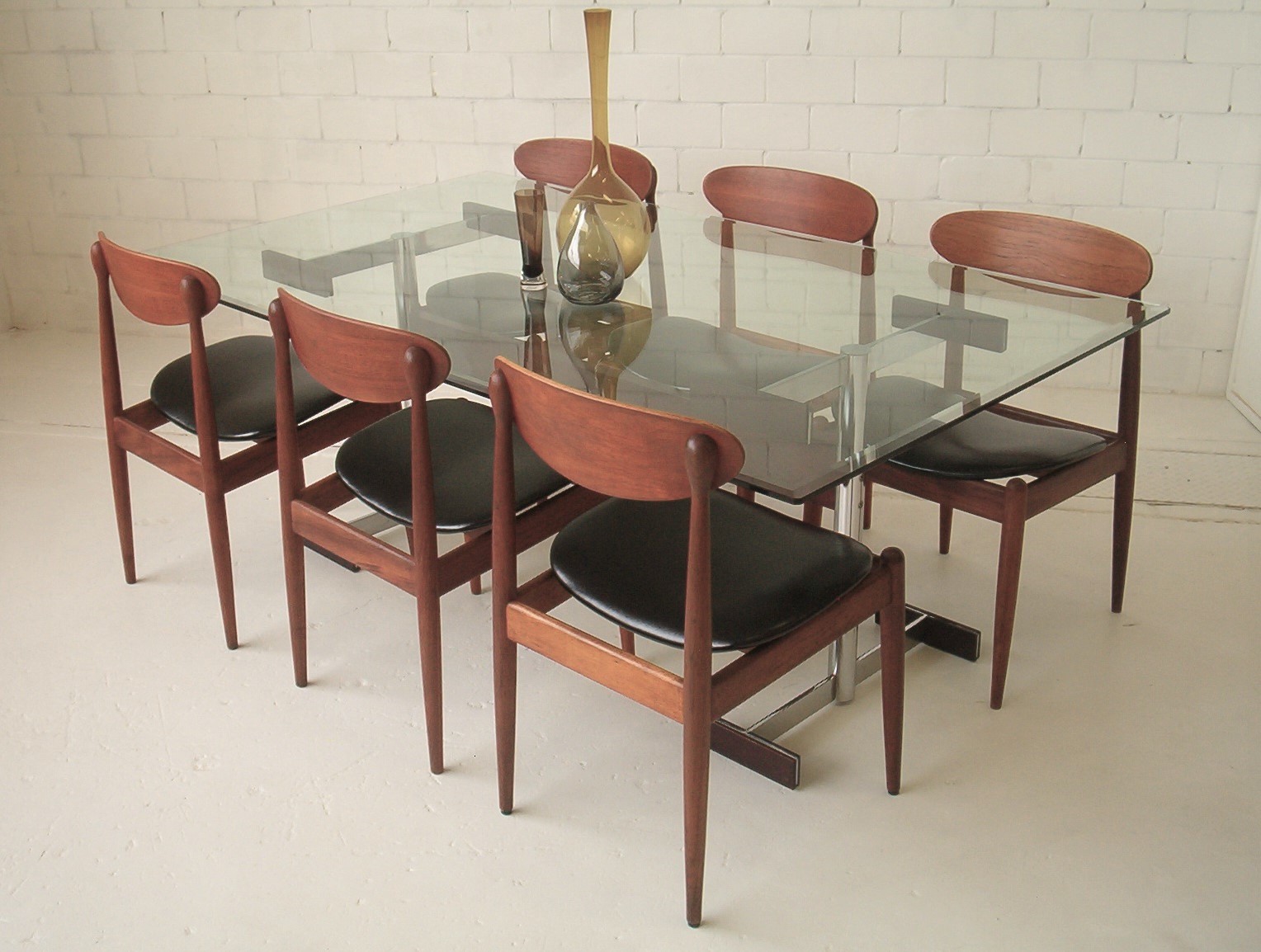 German-designer-dining-table-with-6-Parker-vintage-spadeback-chairs-12
