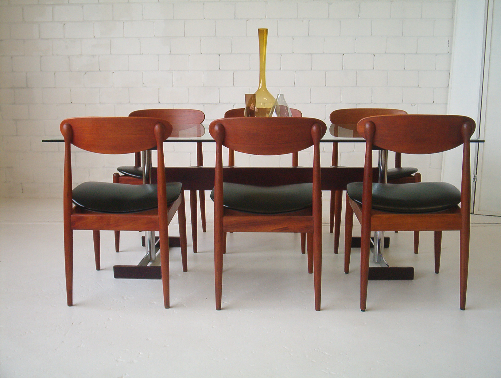 German-designer-dining-table-with-6-Parker-vintage-spadeback-chairs-2