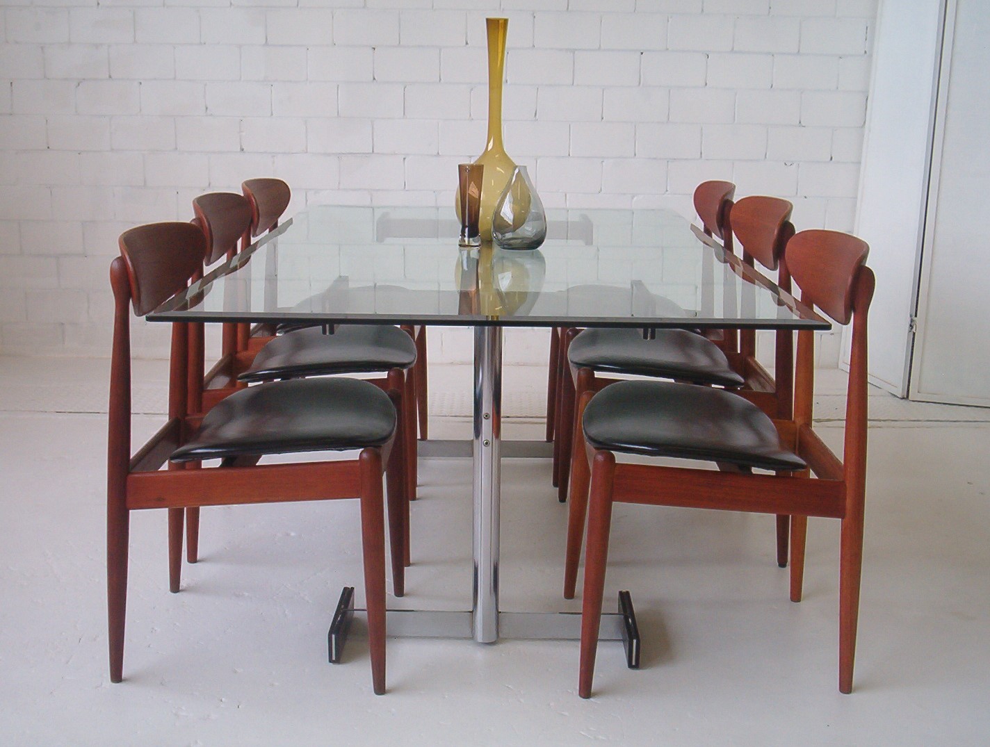 German-designer-dining-table-with-6-Parker-vintage-spadeback-chairs-9