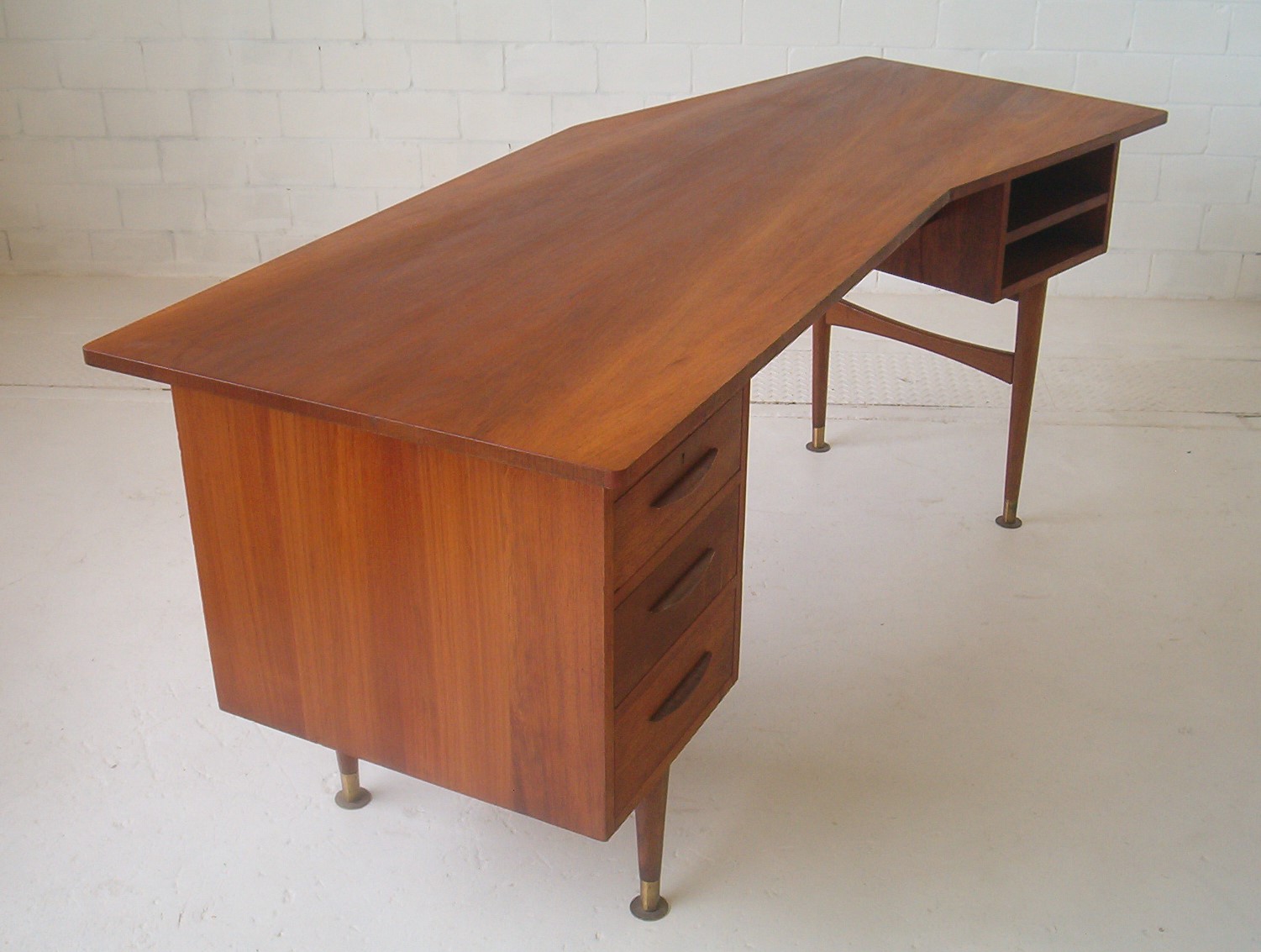 Rudowski-dario-zoureff-krimper-rosando-brothers-desk-writing-table-vintage-parker-era-2