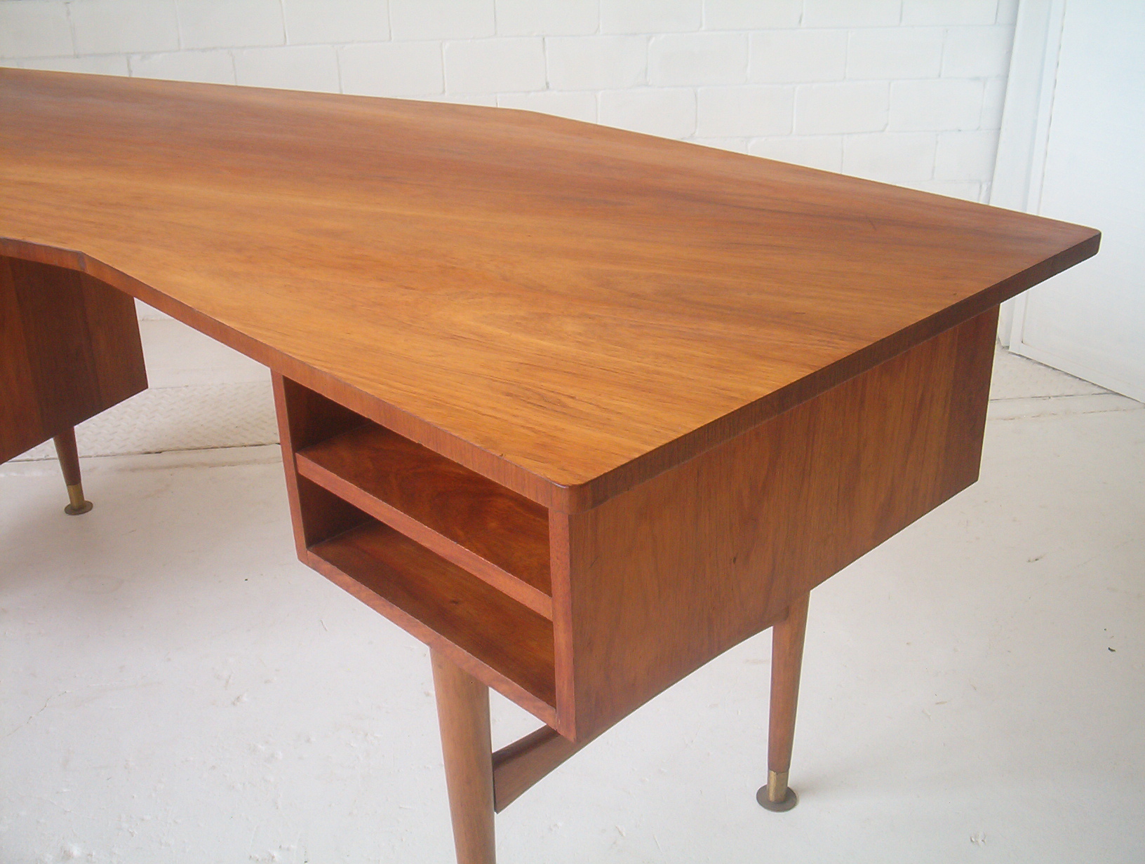 Rudowski-dario-zoureff-krimper-rosando-brothers-desk-writing-table-vintage-parker-era-4