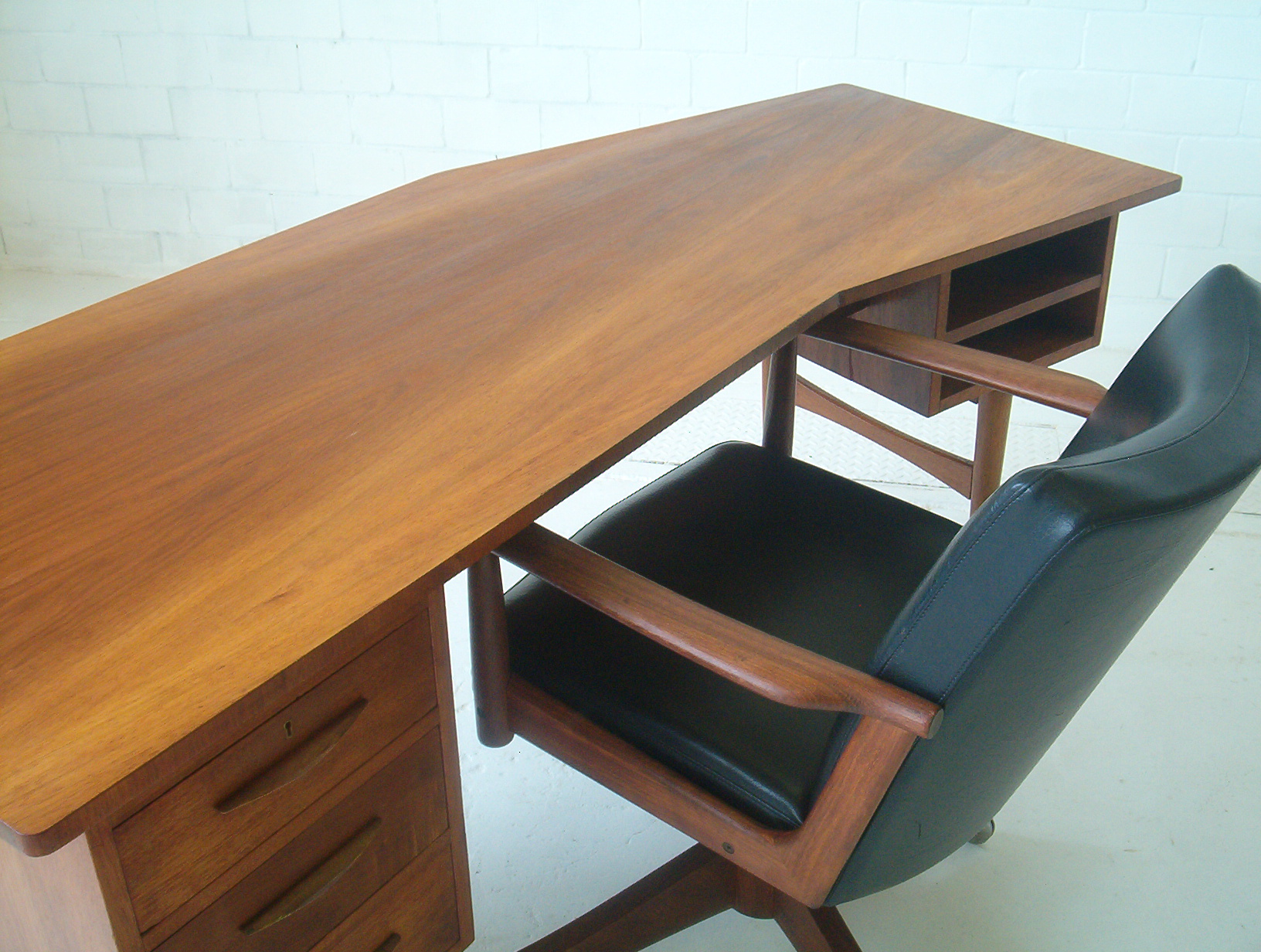 Rudowski-dario-zoureff-krimper-rosando-brothers-desk-writing-table-vintage-parker-era-7