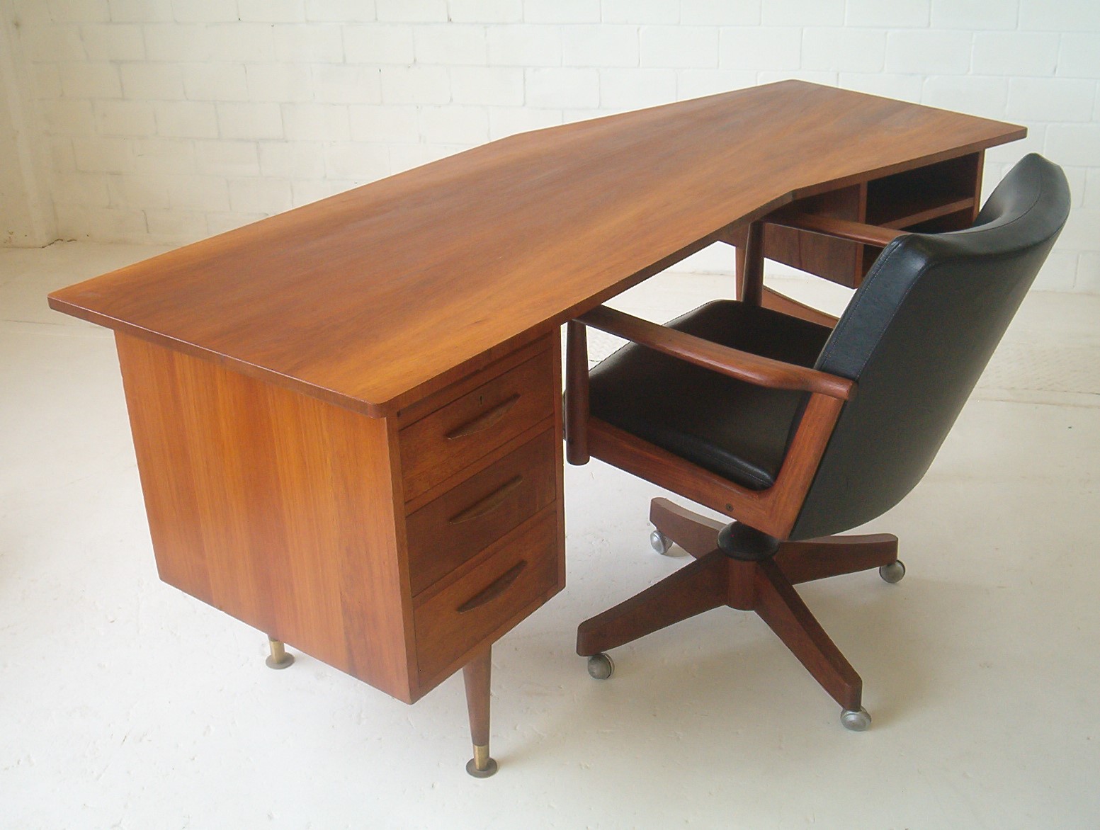 Rudowski-dario-zoureff-krimper-rosando-brothers-desk-writing-table-vintage-parker-era-8