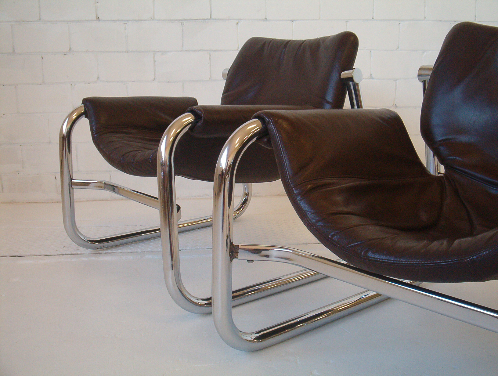 pair-arkana-leather-chairs-maurice-burke-vintage-used-b&b-italia-era-4