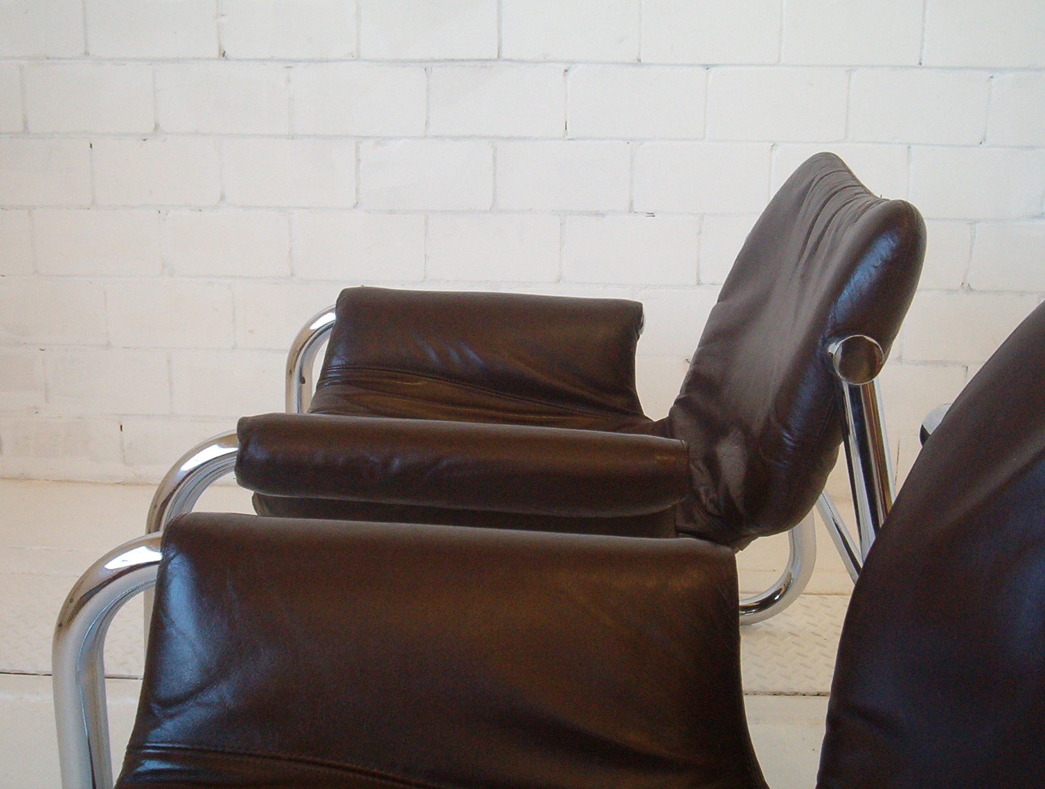 pair-arkana-leather-chairs-maurice-burke-vintage-used-b&b-italia-era-6