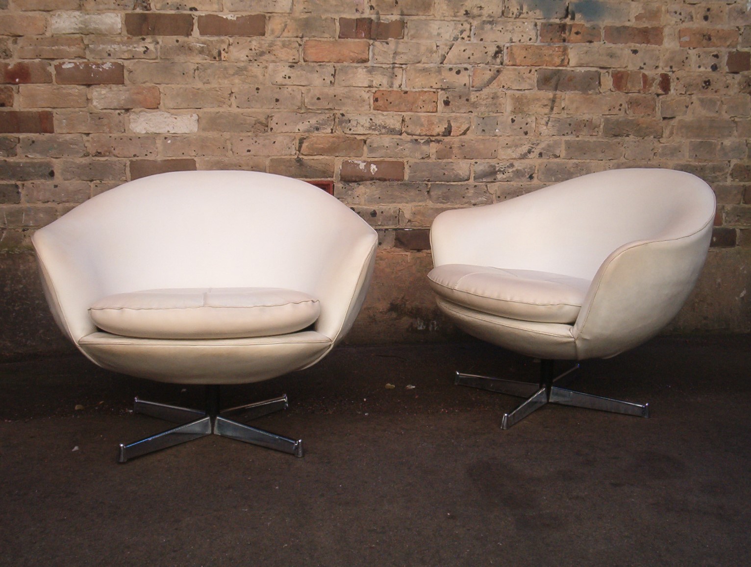 fler-flerotta-swivel-vinyl-chairs-vintage-retro-featherston-era-2