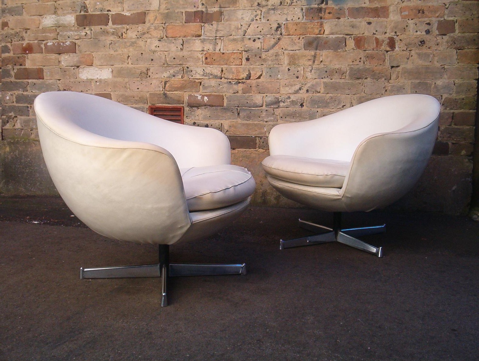 fler-flerotta-swivel-vinyl-chairs-vintage-retro-featherston-era-7