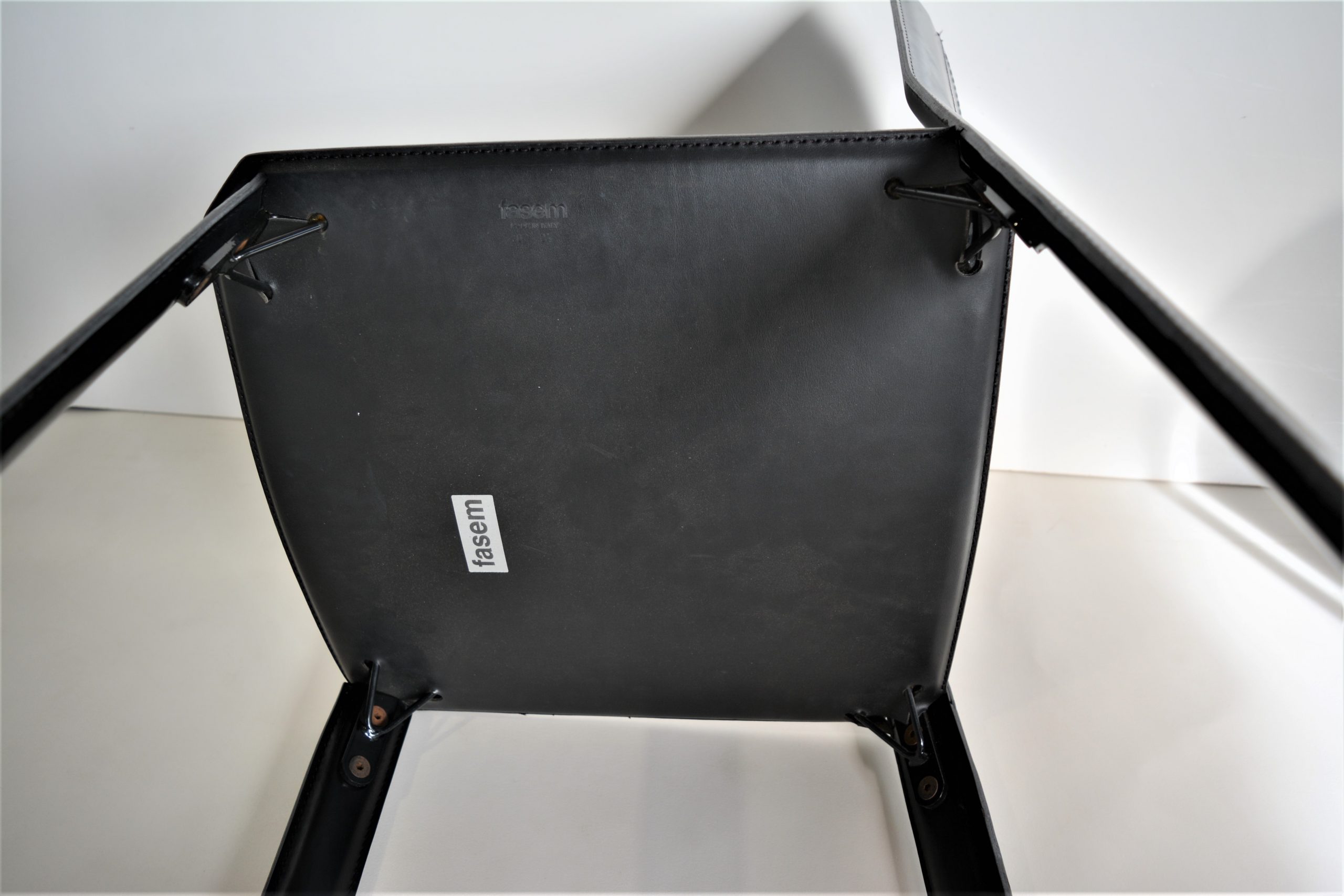 6-black-saddle-leather-fasem-chairs-giancarlo-vegni-cassina-cab-chairs-era (6)