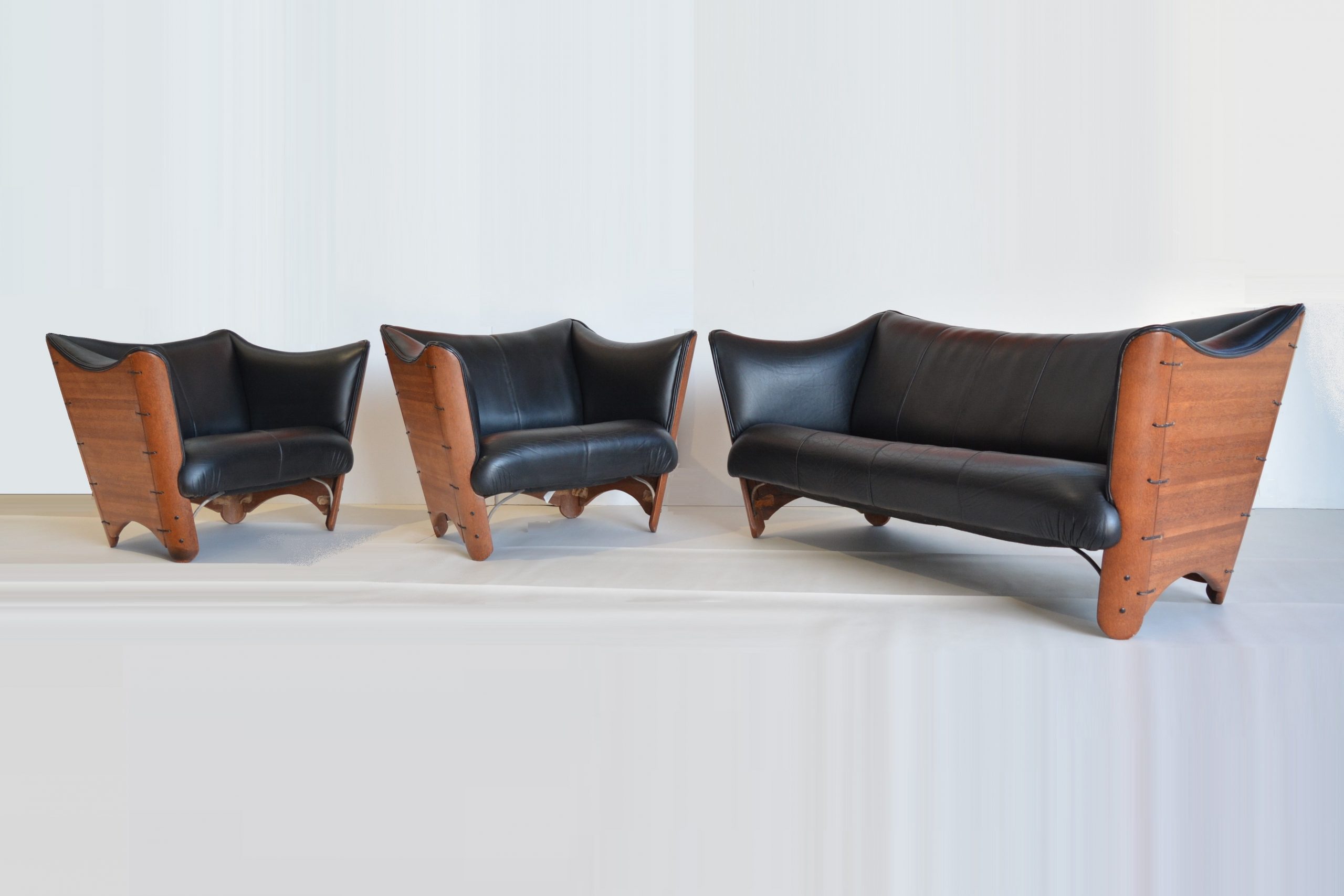 Pacific-Green-Furniture-Pair-Black-Leather-Vintage-Lounge-Arm-Chairs-Cayenne (2)