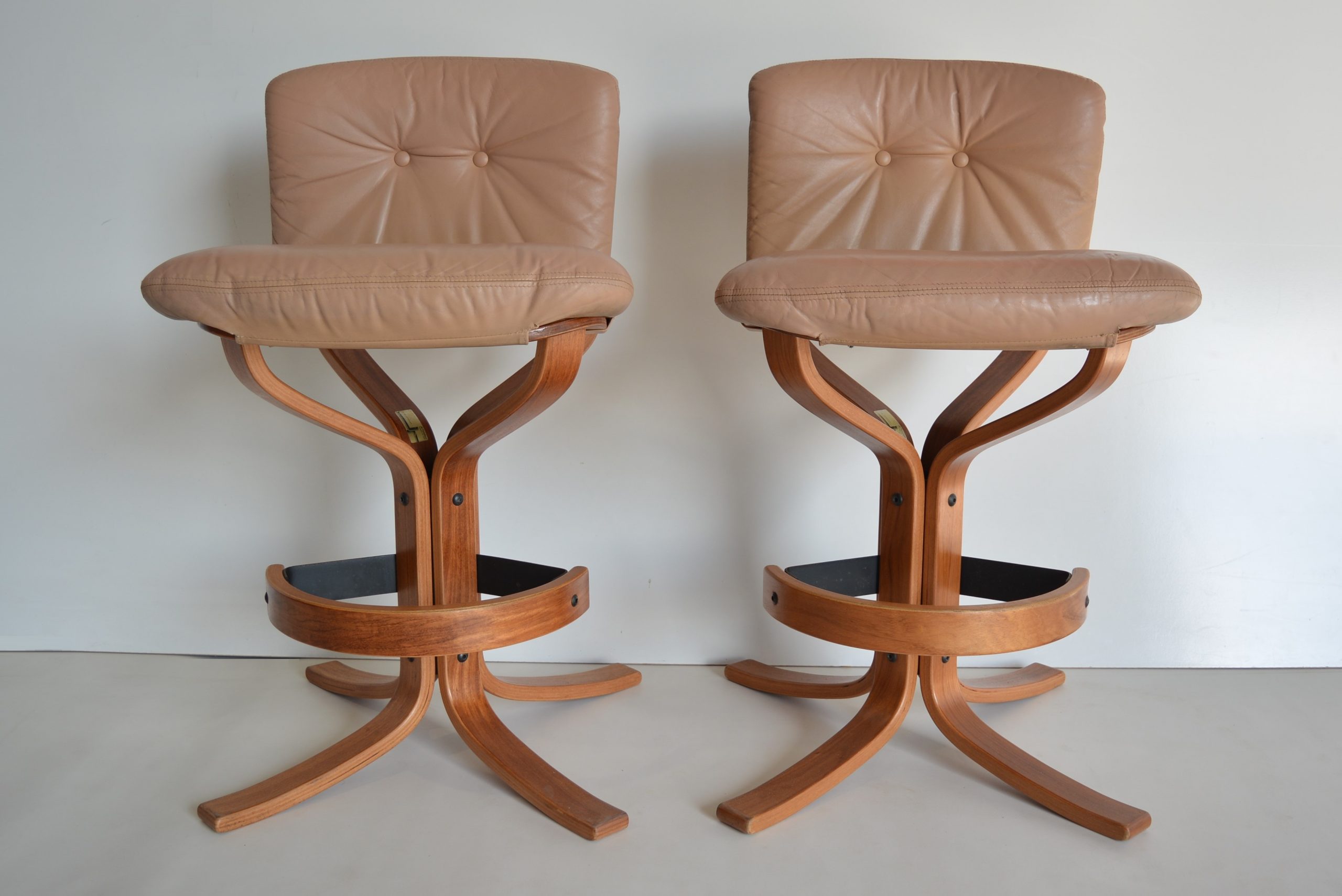 joe-rufenacht-jr-furniture-pair-barstools-chairs-australian-falcon-era (3)