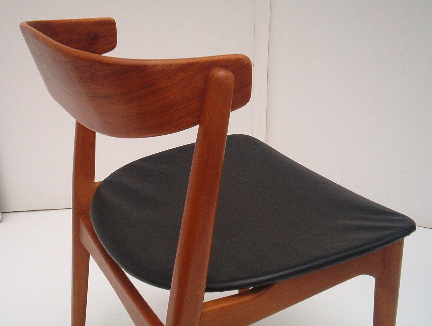 pair-kai-kristainsen-style-danish-dining-chairs-vintage-parker-fler (6)