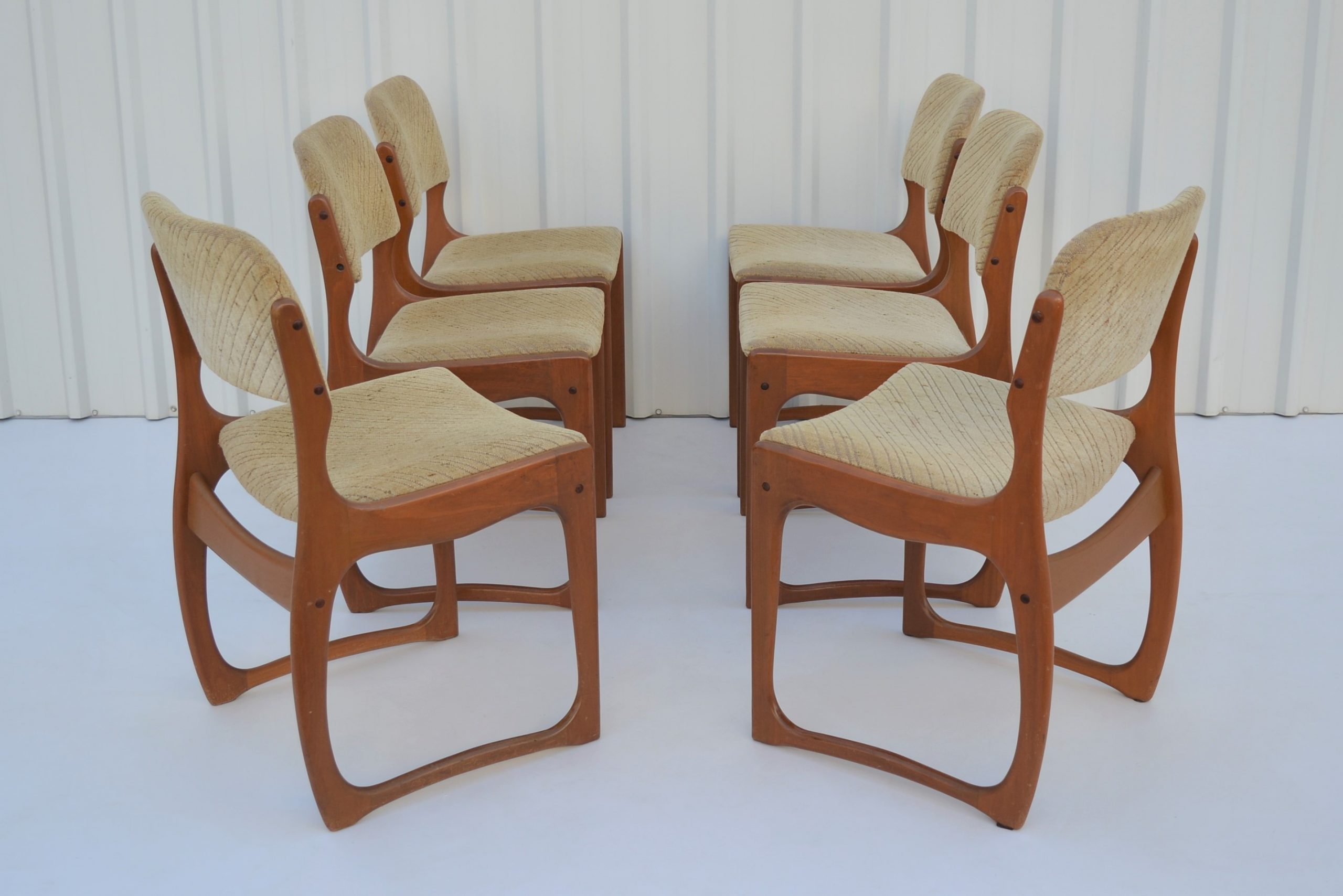 vintage-danish-dining-chairs-sculptural-parker-gerald-easdon-era (3)