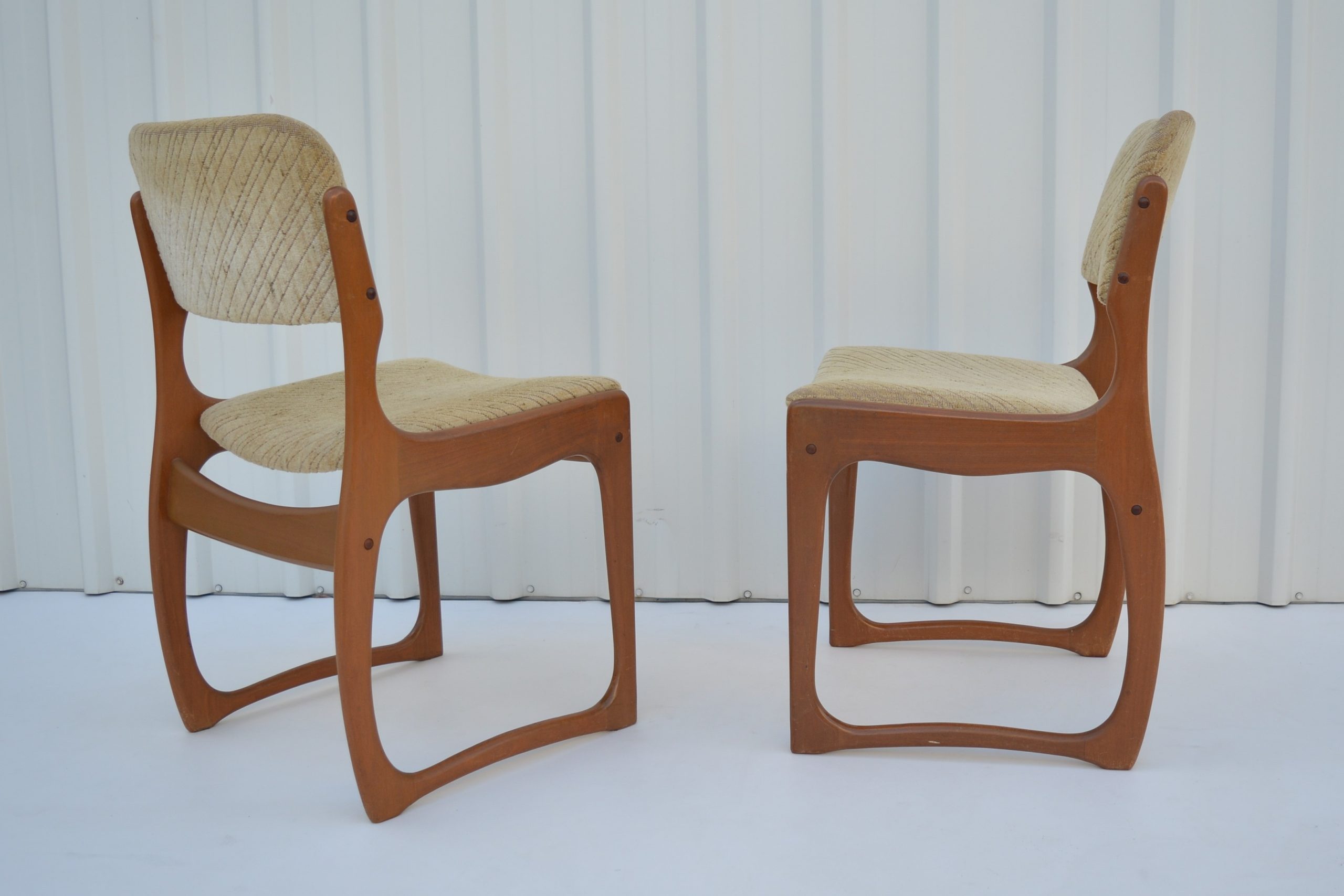 vintage-danish-dining-chairs-sculptural-parker-gerald-easdon-era (4)