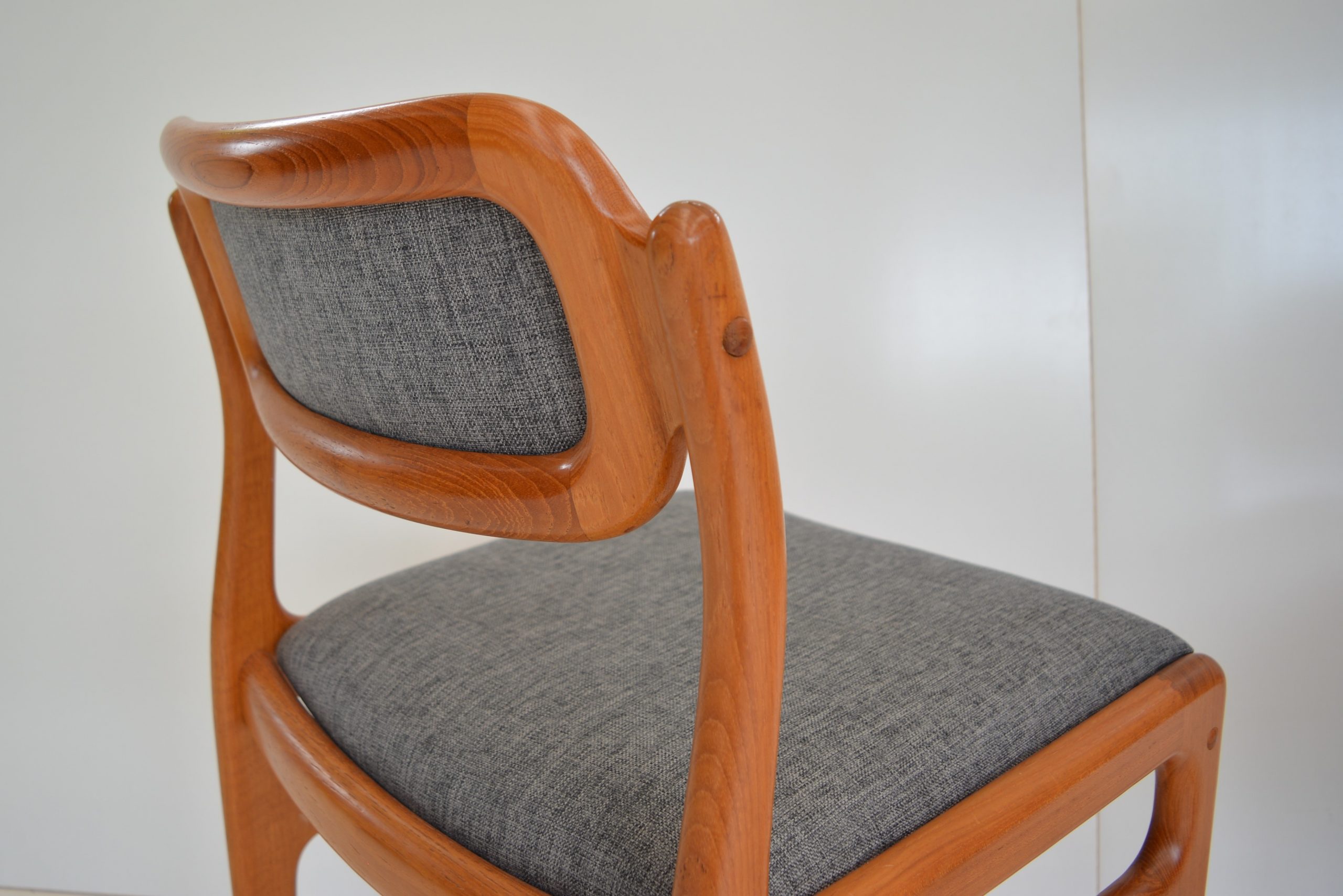 johannes-andersen-danish-vintage-dining-chairs-retro-parker-era (3)