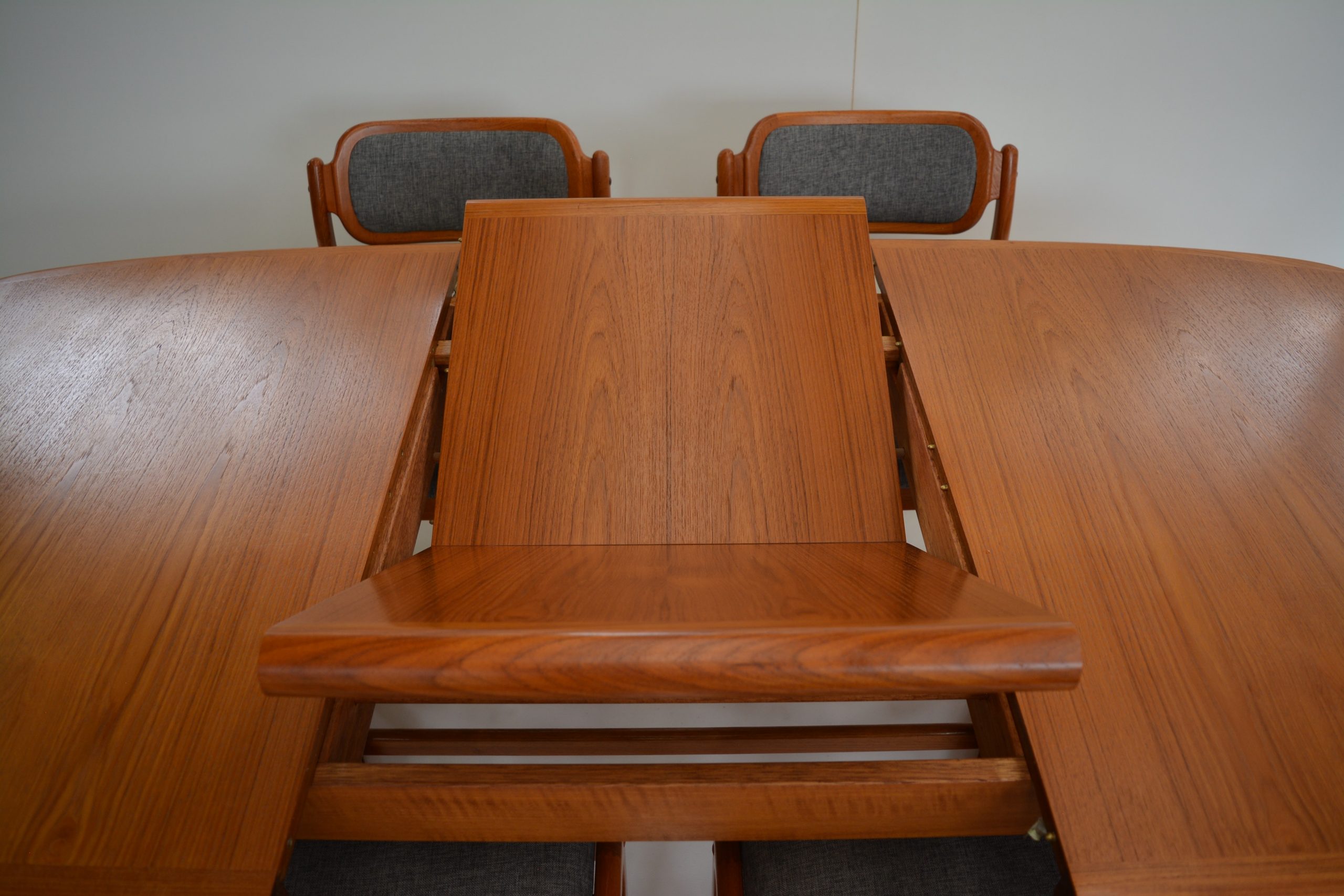 johannes-andersen-teak-dining-suite-danish-vintage-retro-chairs-table-parker-era (13)