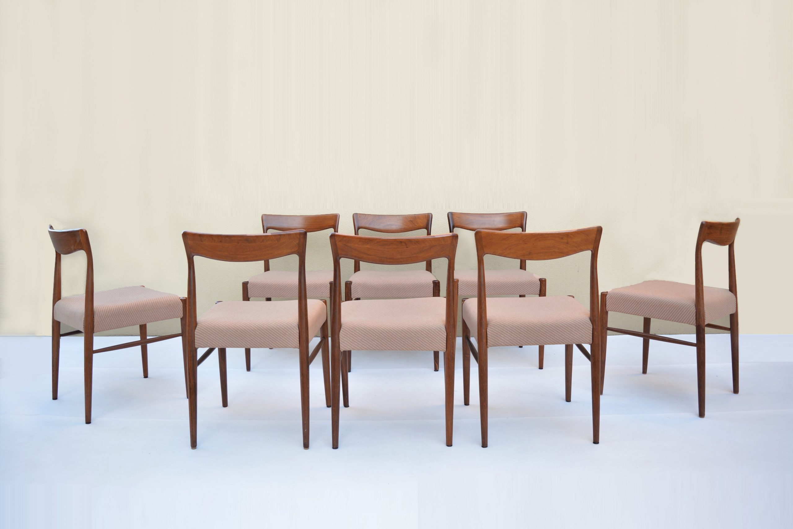 DQF-blackbean-dining-chairs-vintage-danish-furniture-parker-era-dining-suite (15)