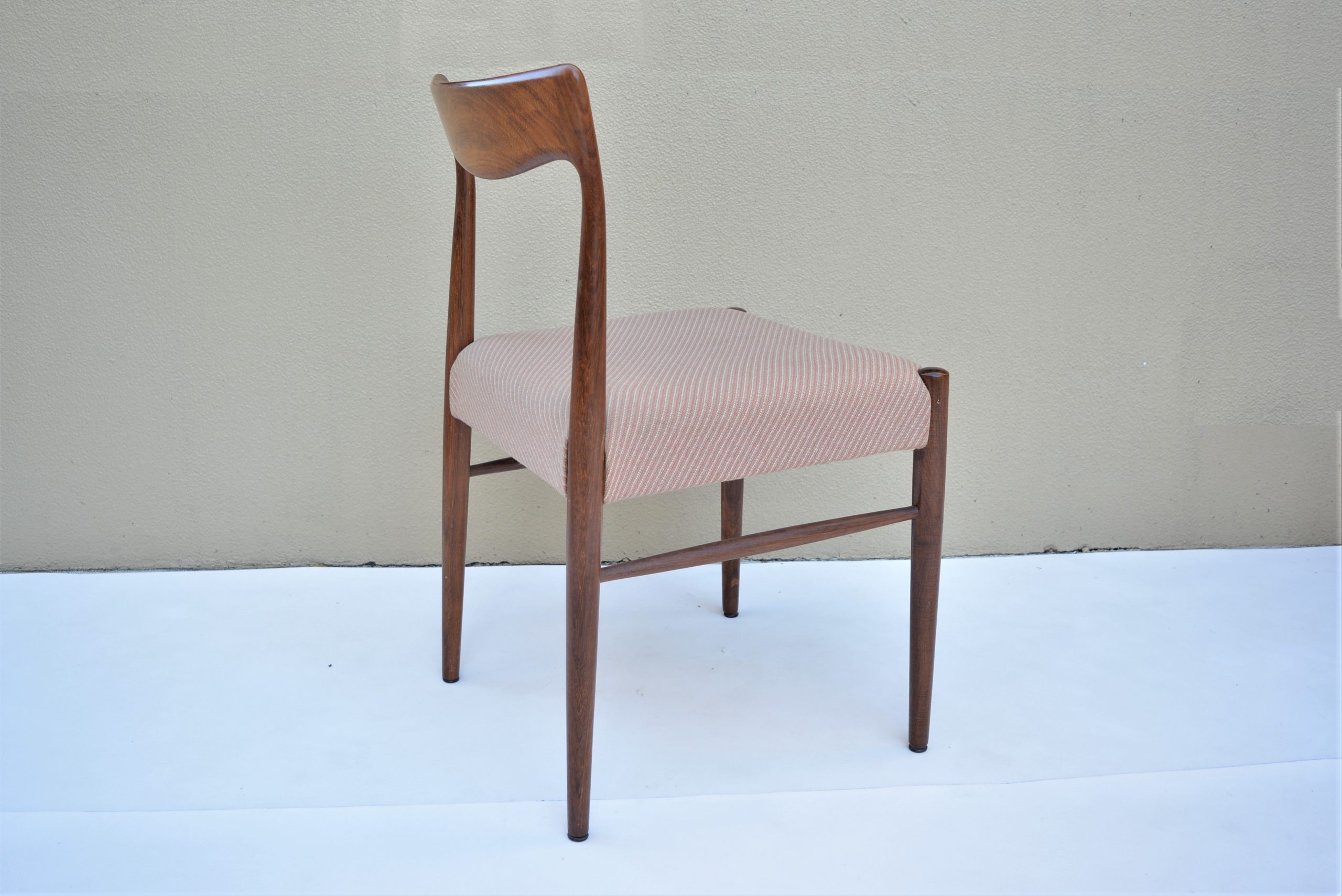 DQF-blackbean-dining-chairs-vintage-danish-furniture-parker-era-dining-suite (5)