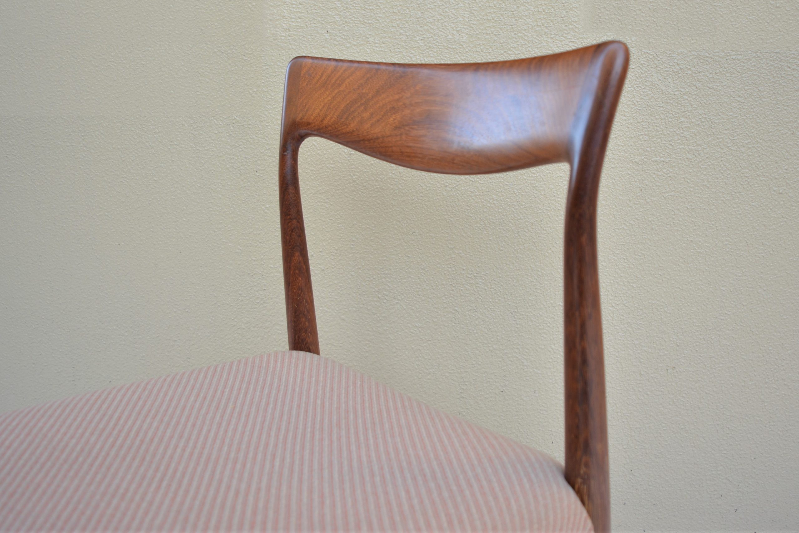 DQF-blackbean-dining-chairs-vintage-danish-furniture-parker-era-dining-suite (6)