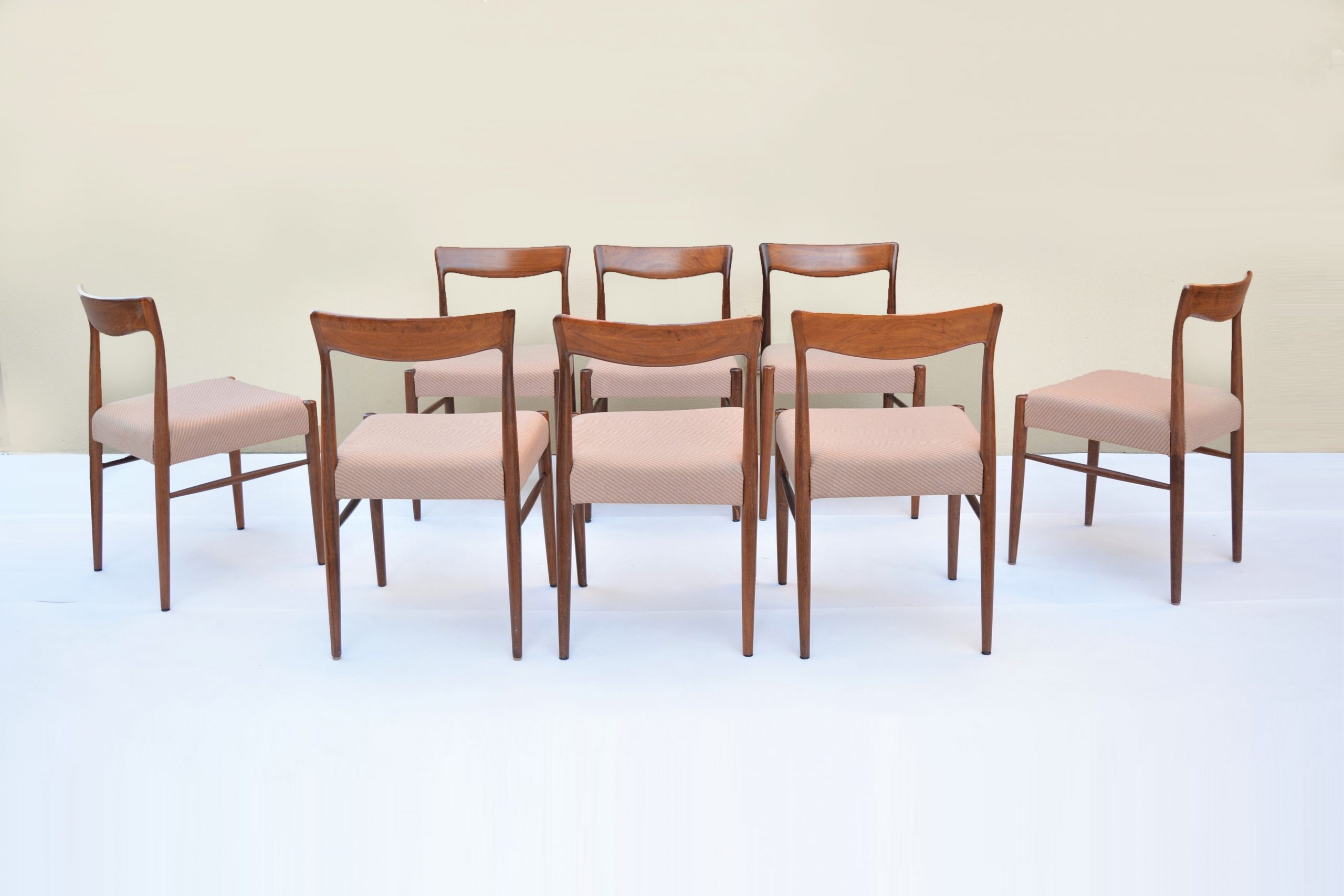 DQF-blackbean-dining-chairs-vintage-danish-furniture-parker-era-dining-suite
