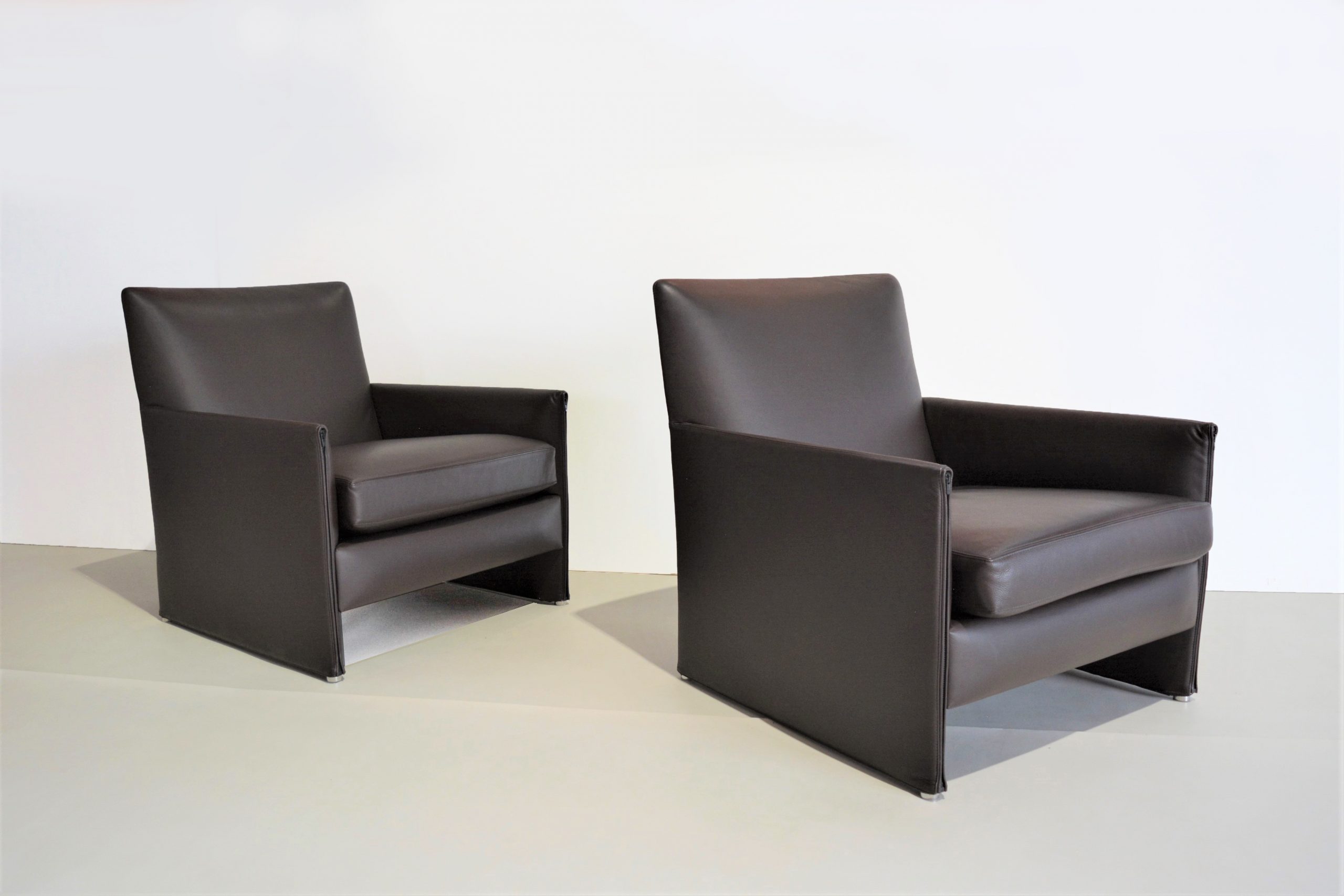 pair-minotti-chairs-designer-full-grain-leather-italian-b-b-italia-cassina-era (2)