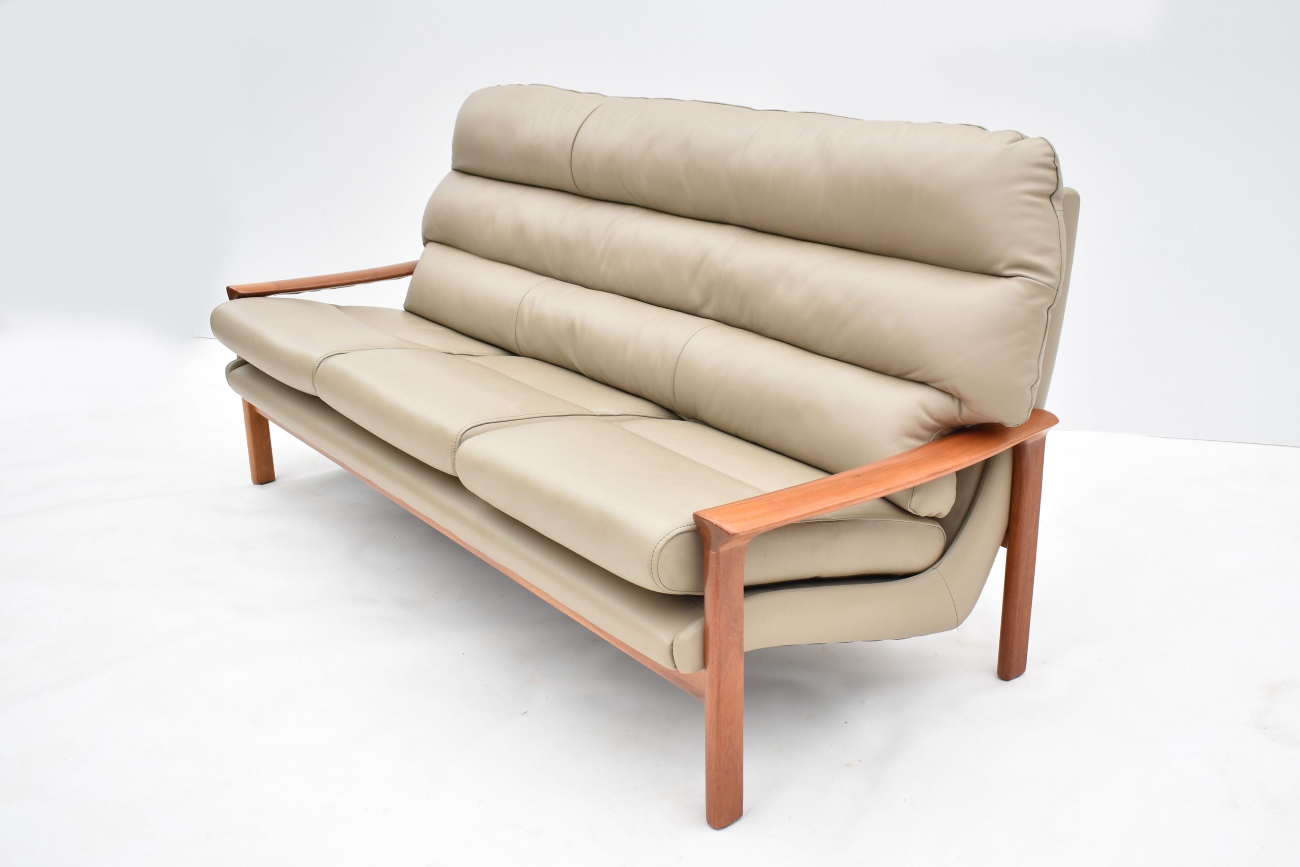 tessa-t21-lounge-suite-swivel-chairs-full-grain-leather-vintage-retro-sofa-parker-danish-era (3)