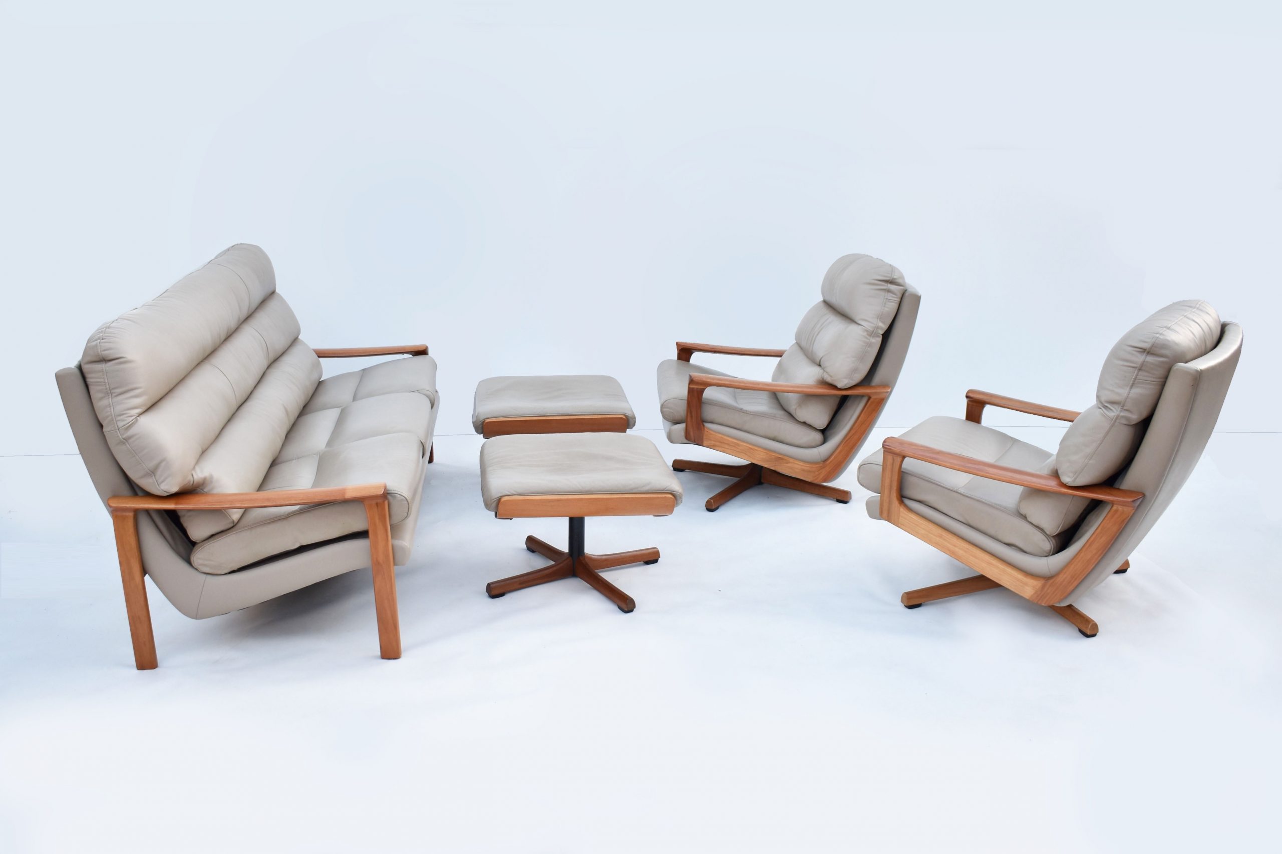 tessa-t21-lounge-suite-swivel-chairs-full-grain-leather-vintage-retro-sofa-parker-danish-era