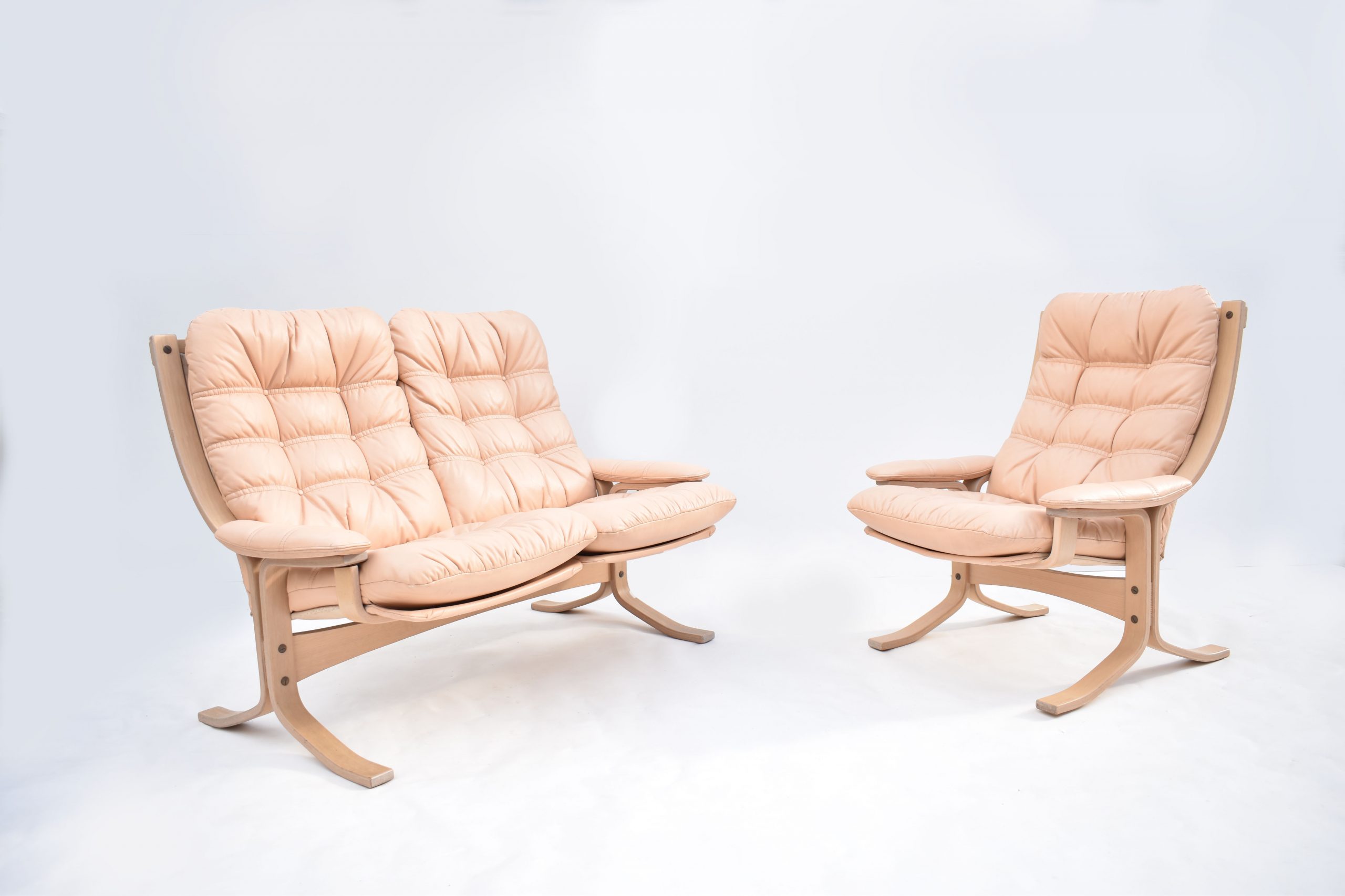 Danish-deluxe-vintage-lounge-chair-leather-white-wash-mid-century