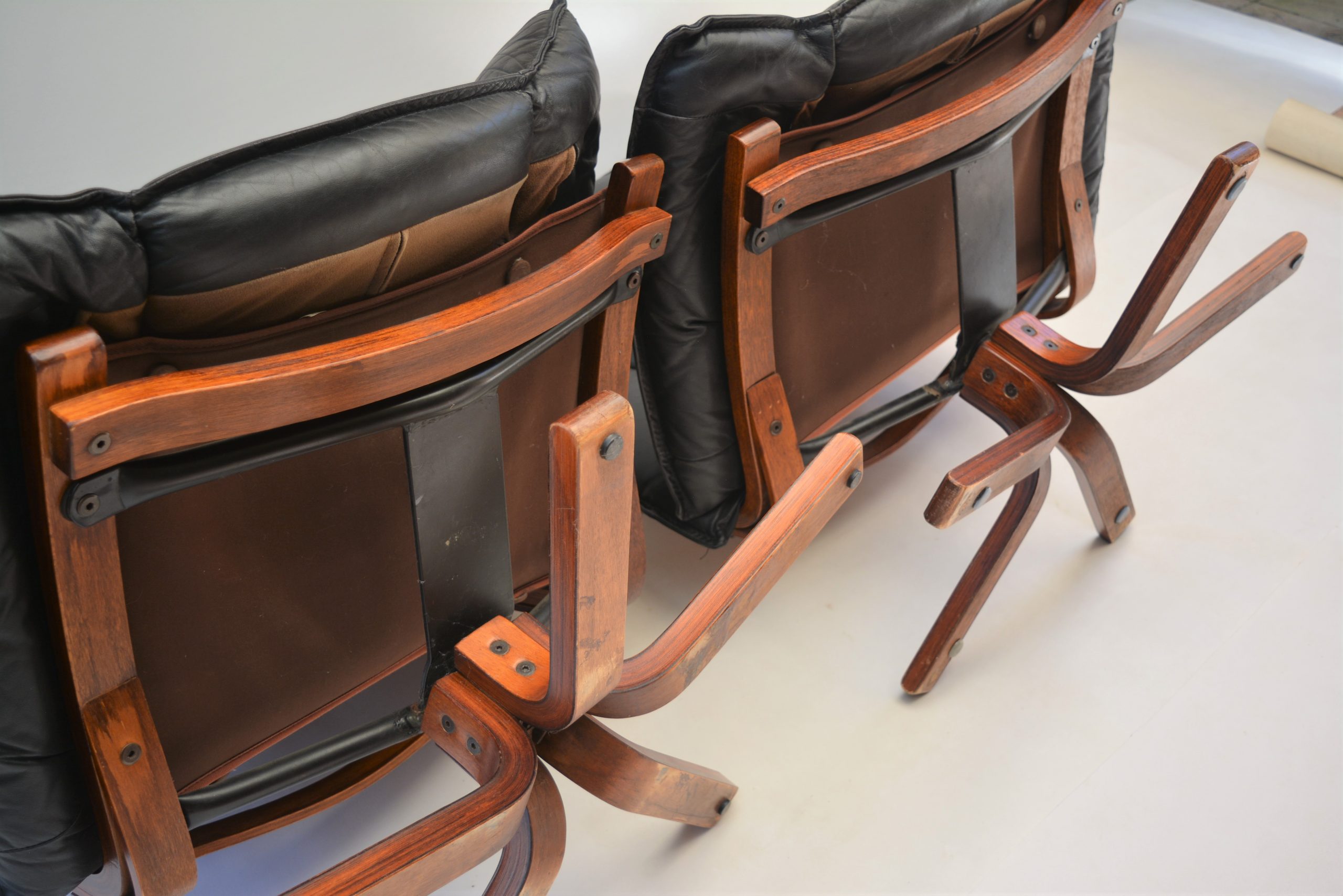 vintage-module-furniture-swivel-full-grain-leather-chair-pair-chairs-tessa-westnofa-falcon-chair-era (12)