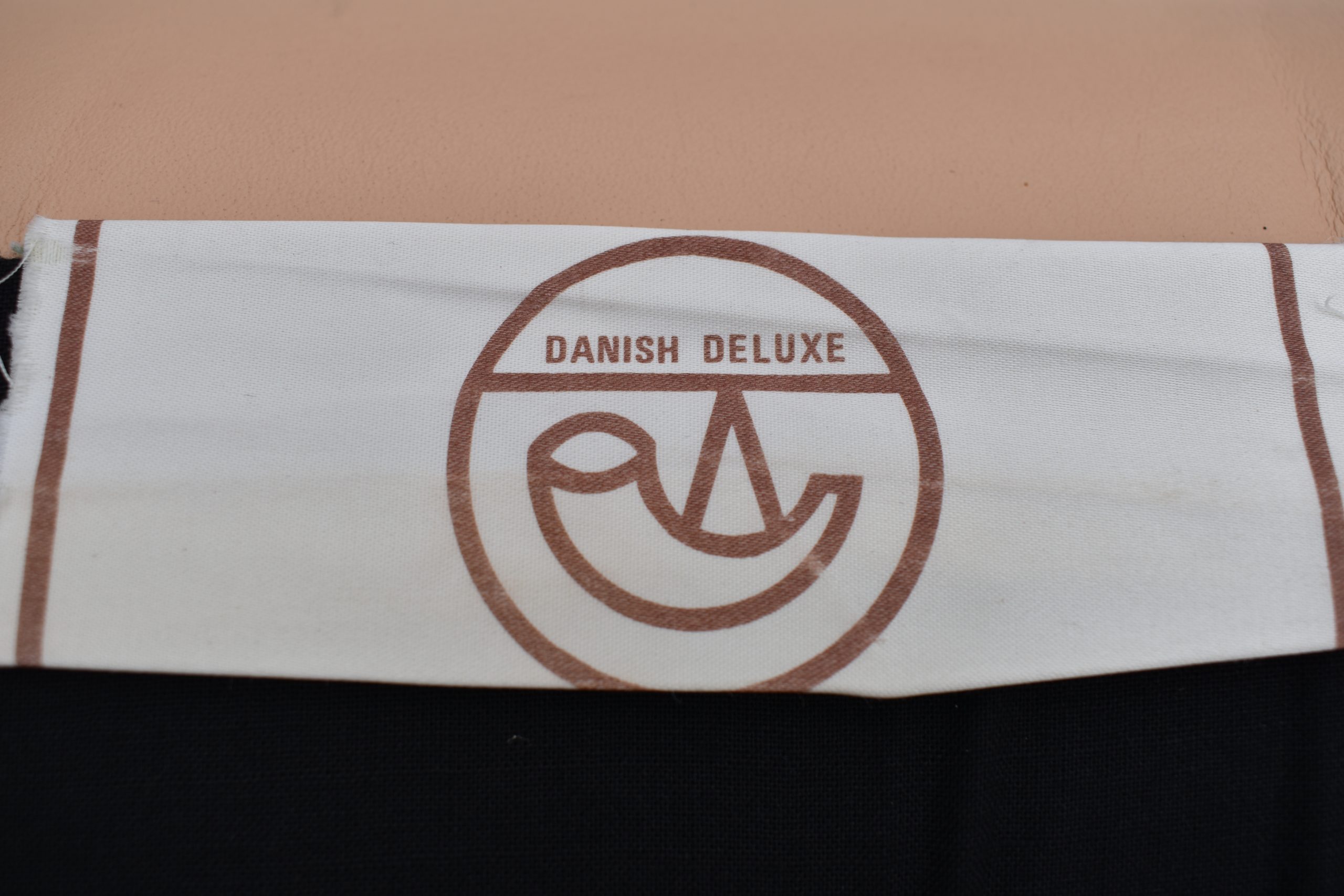 Danish-deluxe-vintage-lounge-chair-leather-white-wash-mid-century-17