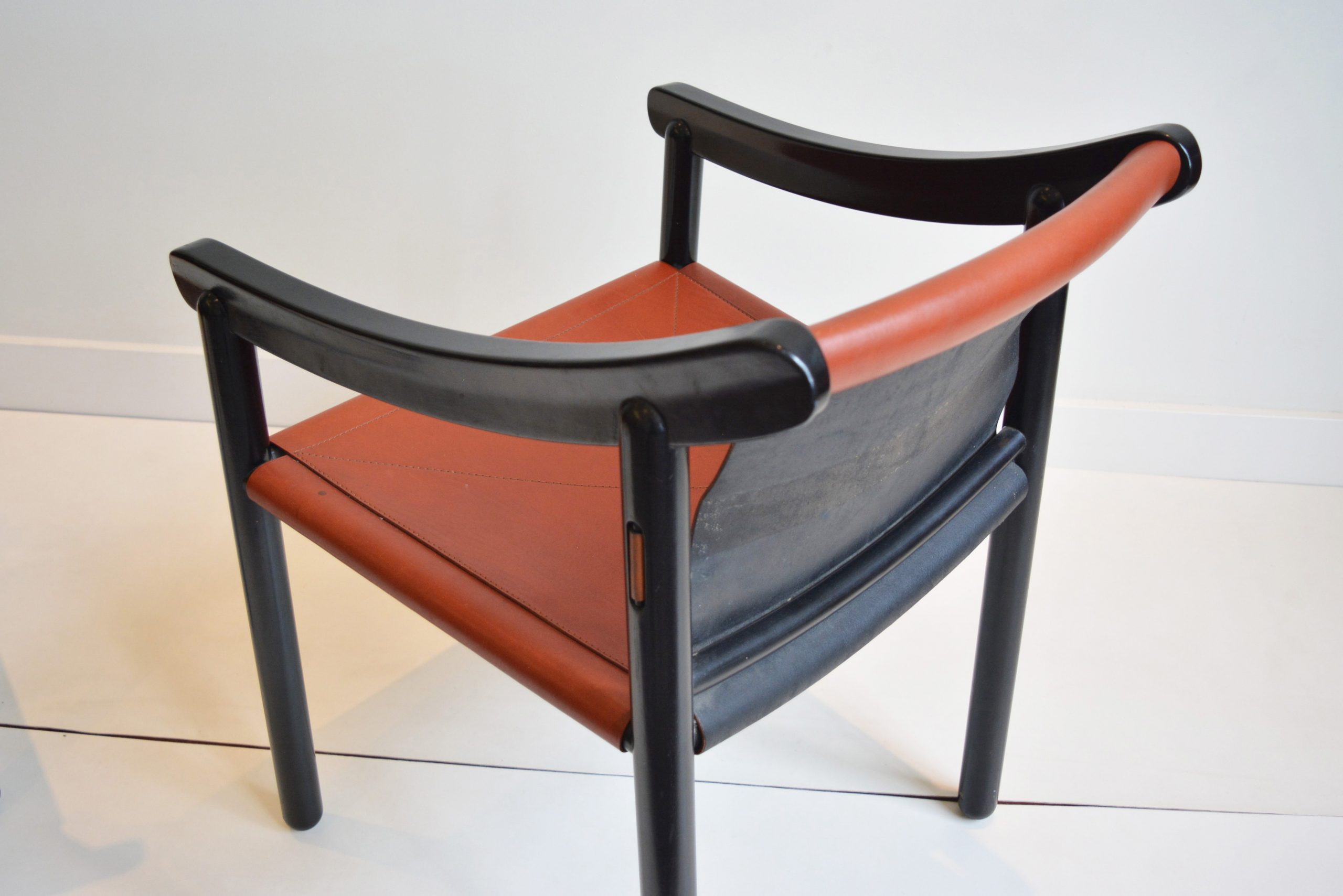 cassina-chairs-model-905-vico-magistretti-designer-dining-vintage-cab-b-b-italia-era (11)