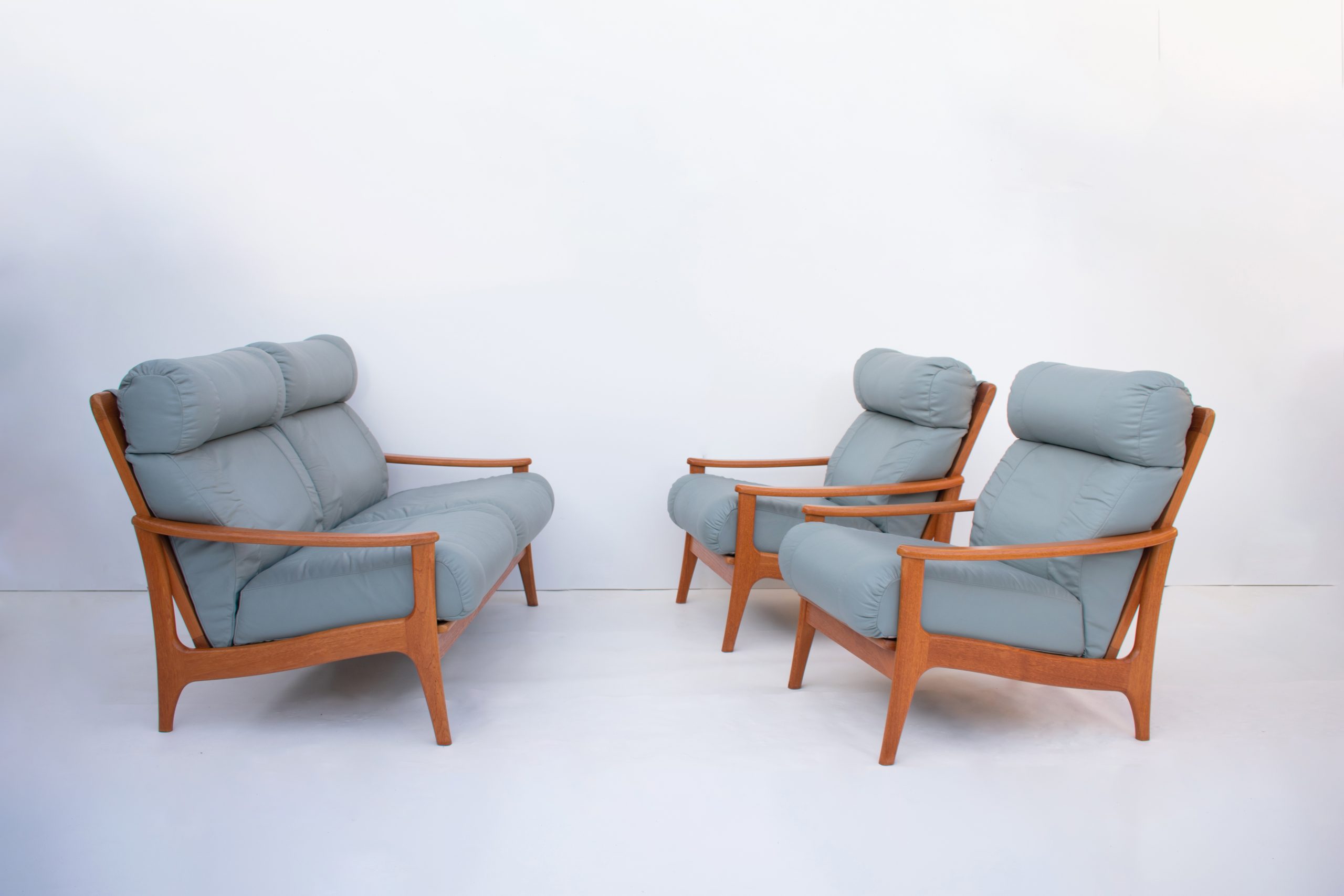 chiswell-lounge-suite-sofa-couch-chairs-armchairs-parker-danish-furniture-era-retro-teak-vintage-1970's (5)
