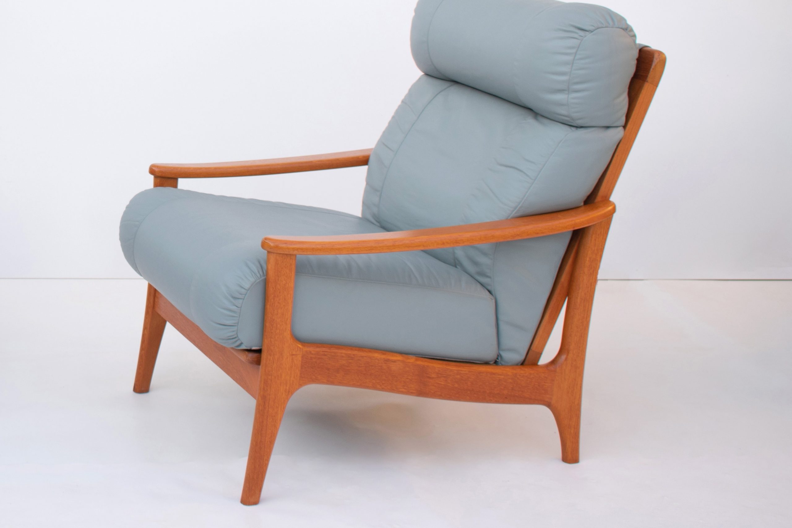 chiswell-lounge-suite-sofa-couch-chairs-armchairs-parker-danish-furniture-era-retro-teak-vintage-1970's (8.1)
