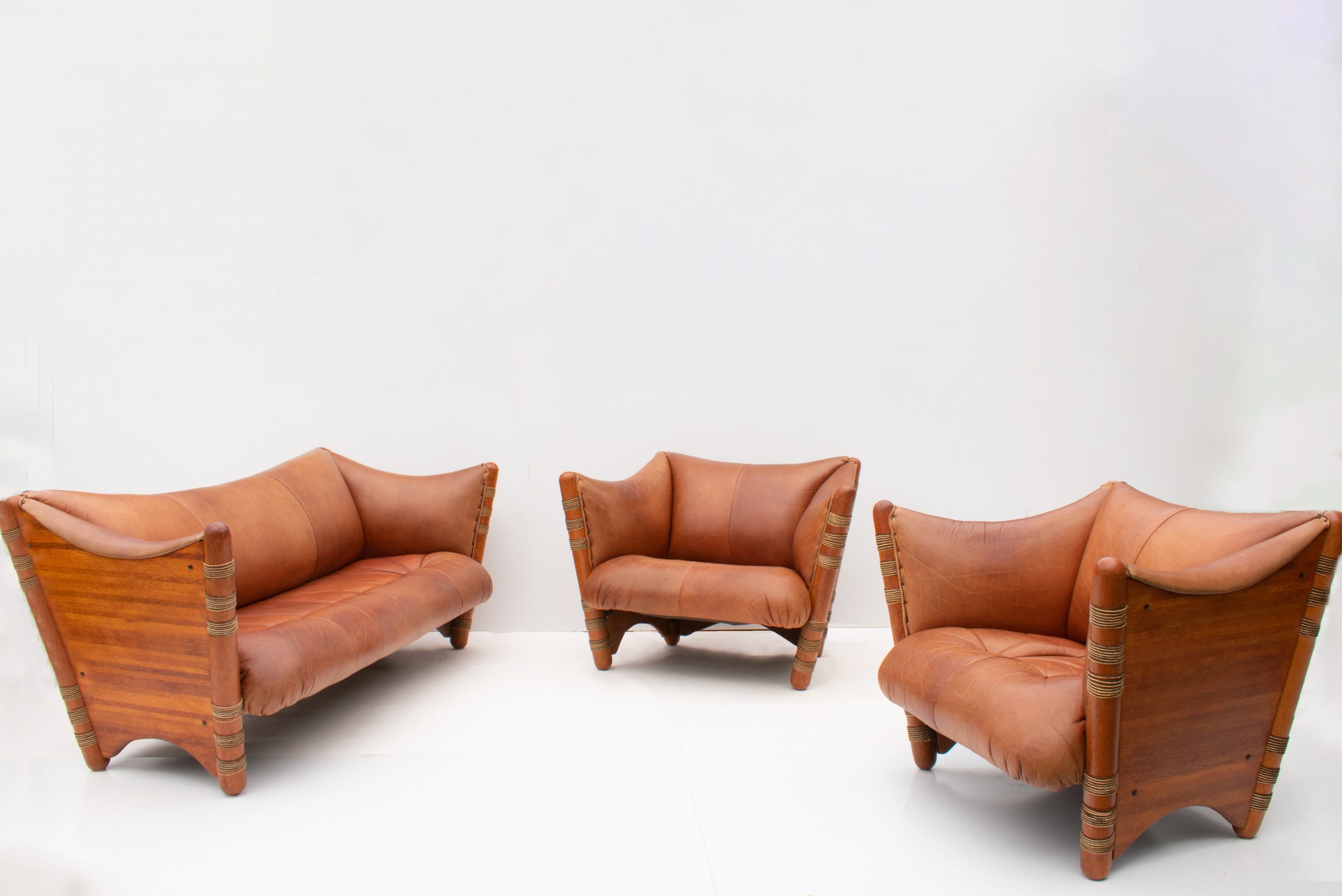 pacific-green-leather-couch-sofa-vintage-cayenne-australian-designer-tribal-b-b-italia-hand-crafted-furniture-era (1.2)