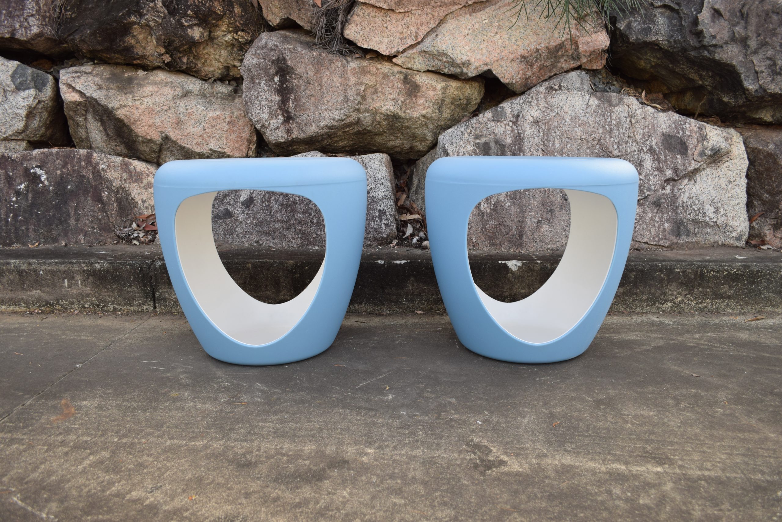pebble-pouf-designer-italian-seating-stools-side-tables-italy-kartell-panton-interest (3)