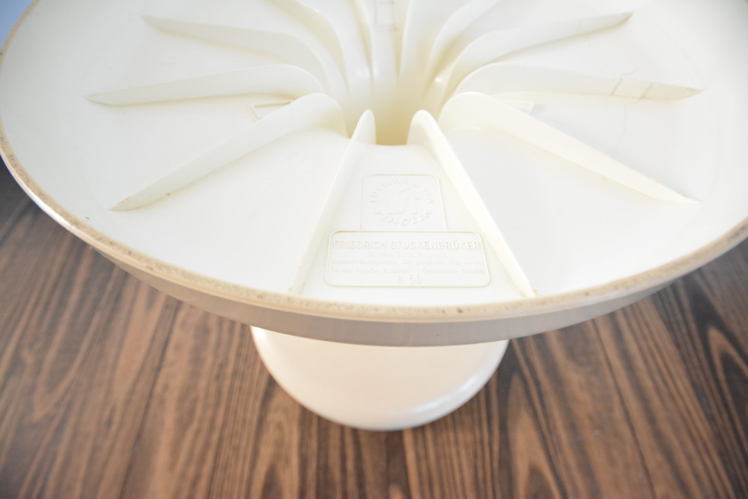 1970s-modernist-plastic-tulip-stool- friedrich-stuckenbroker-retro-designer-stool-kartell-era-vintage-rochetto-furniture (2)