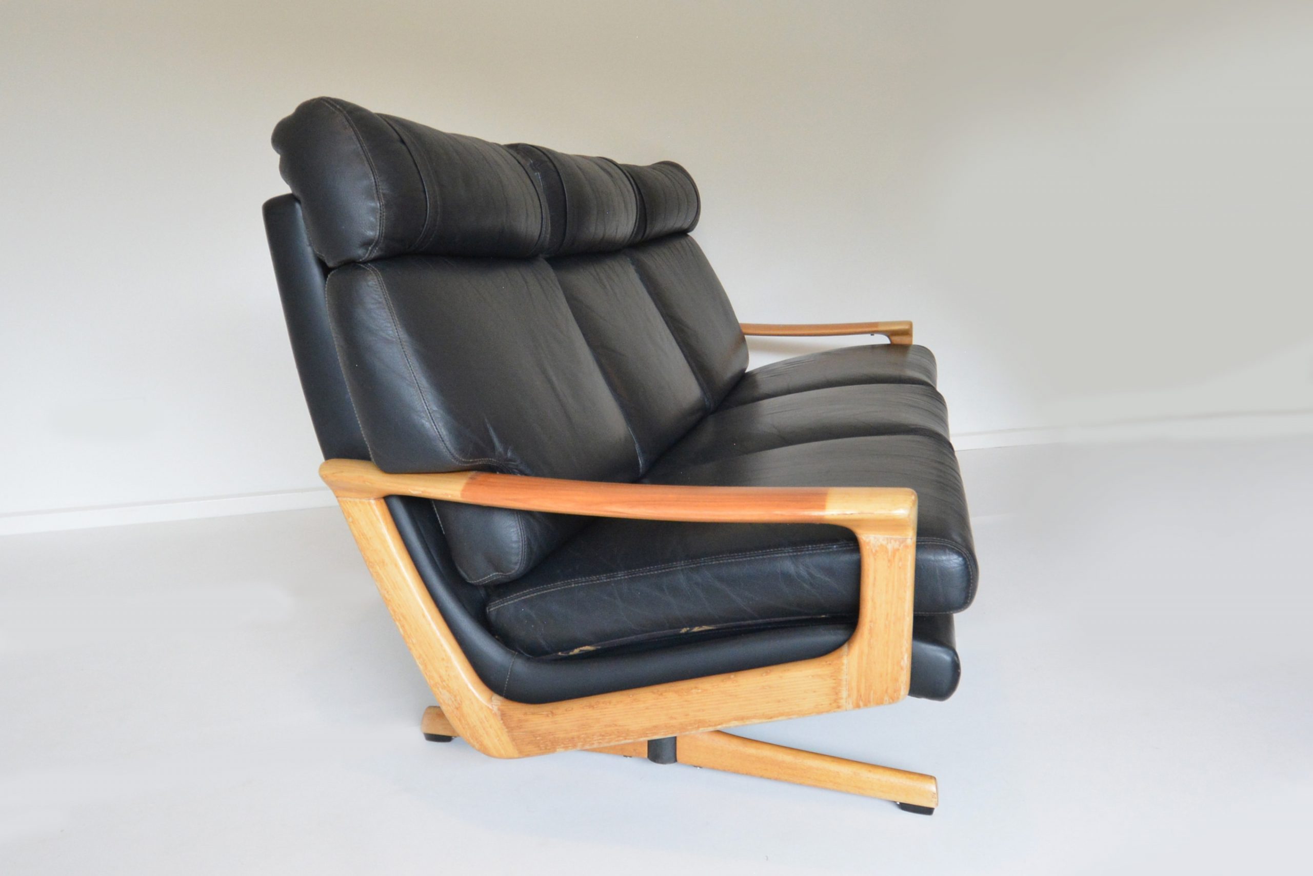 australian-t21-lounge-suite-by-tessa-vintage-leather-sofa-couch-parker-danish-era (5)