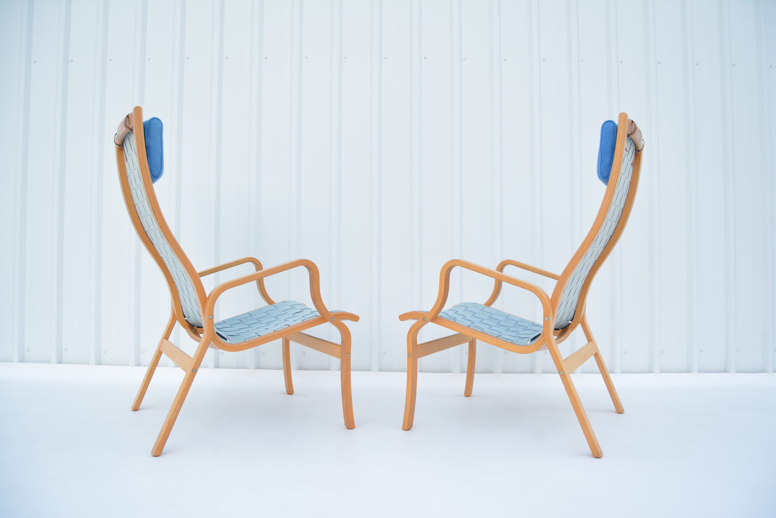 pair-scandinavian-armchairs-lounge-chairs-webbed-norwegian-danish-vintage-chairs-alvar-aalto-era (6)