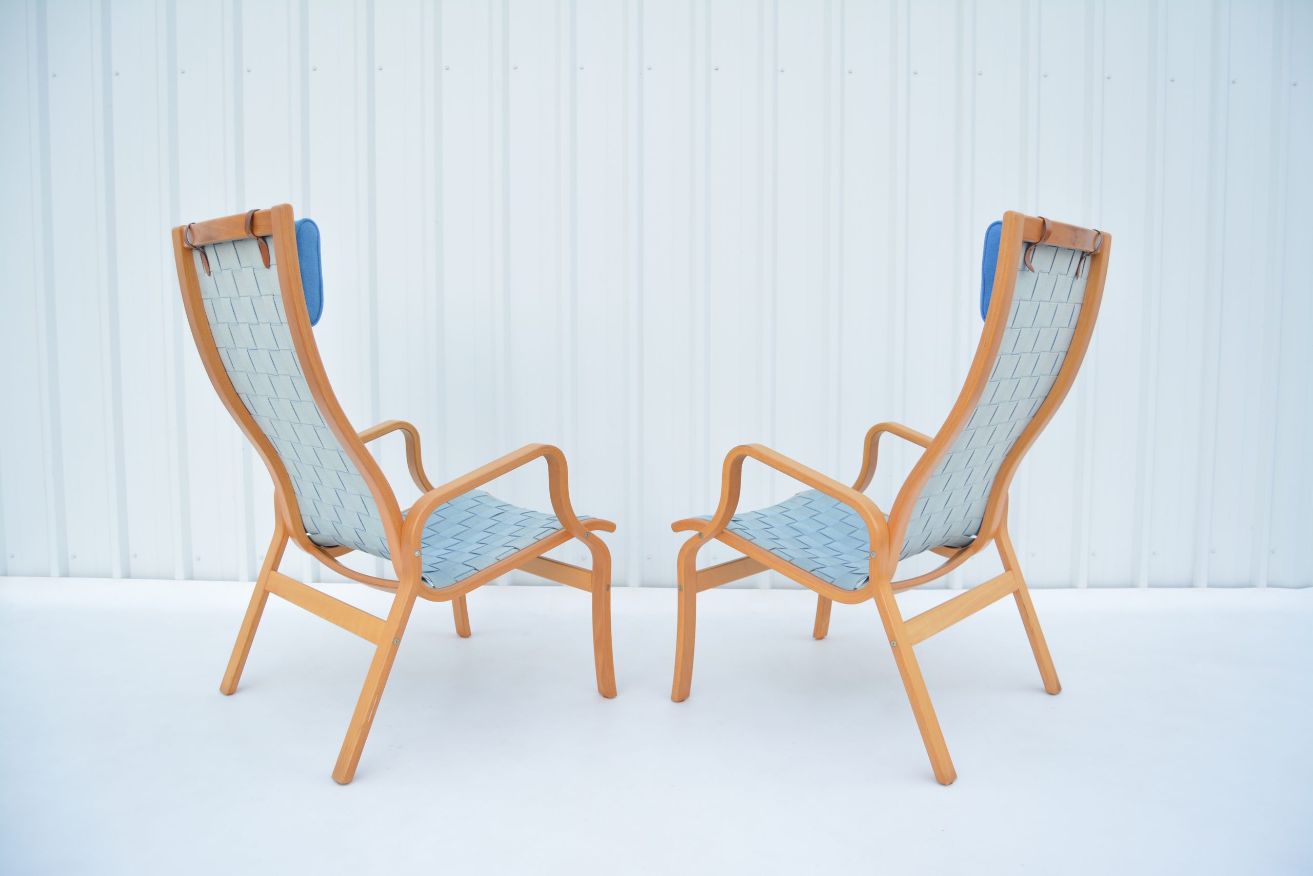 pair-scandinavian-armchairs-lounge-chairs-webbed-norwegian-danish-vintage-chairs-alvar-aalto-era (7)