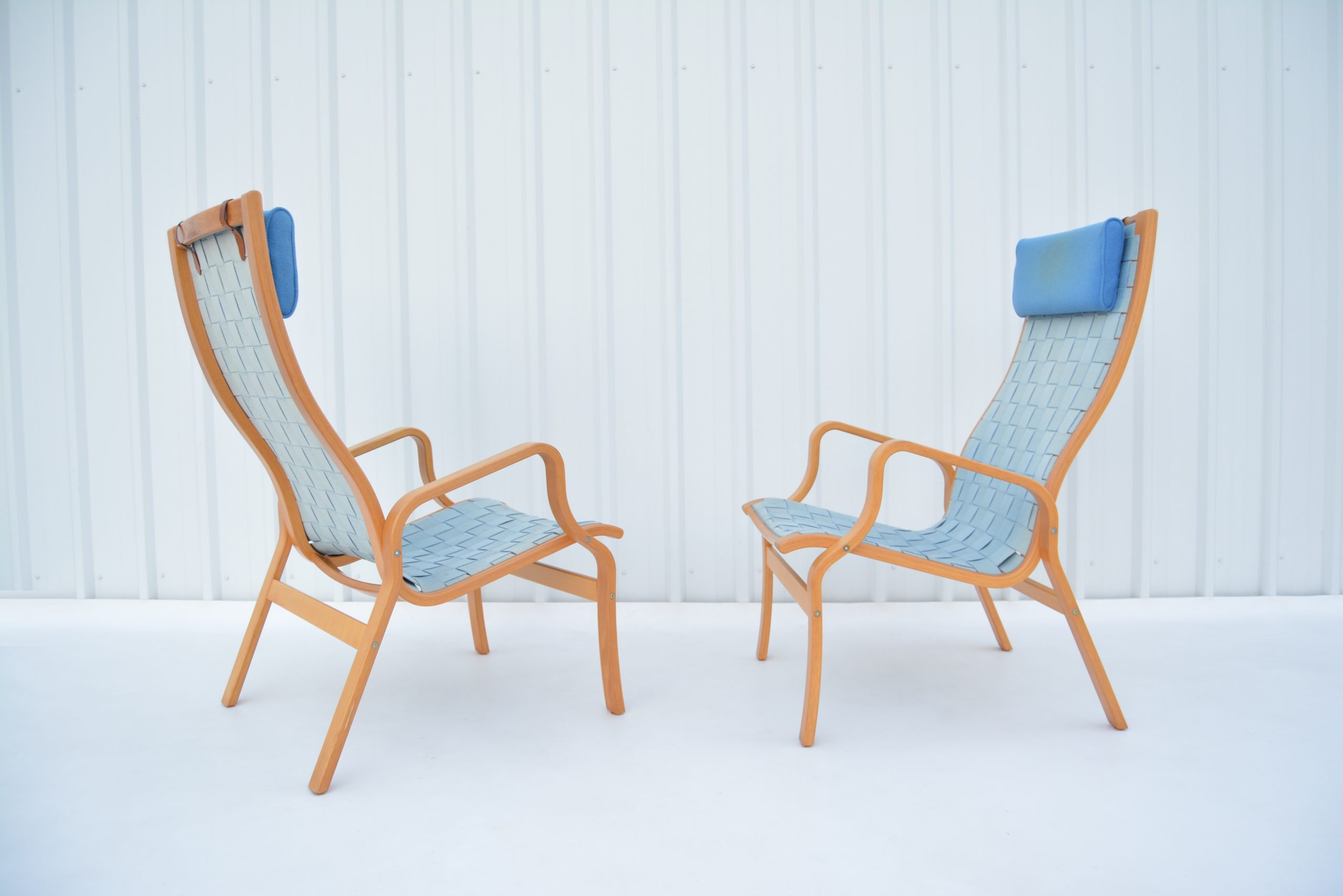 pair-scandinavian-armchairs-lounge-chairs-webbed-norwegian-danish-vintage-chairs-alvar-aalto-era (8)