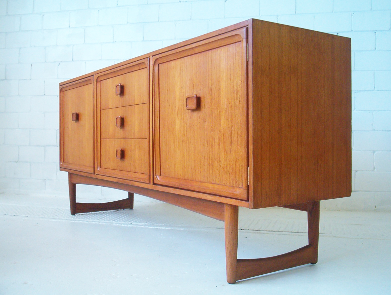 vintage-parker-sideboard-1970's-vintage-buffet-cabinet-australian-furniture-sydney-retro-danish-era (2)