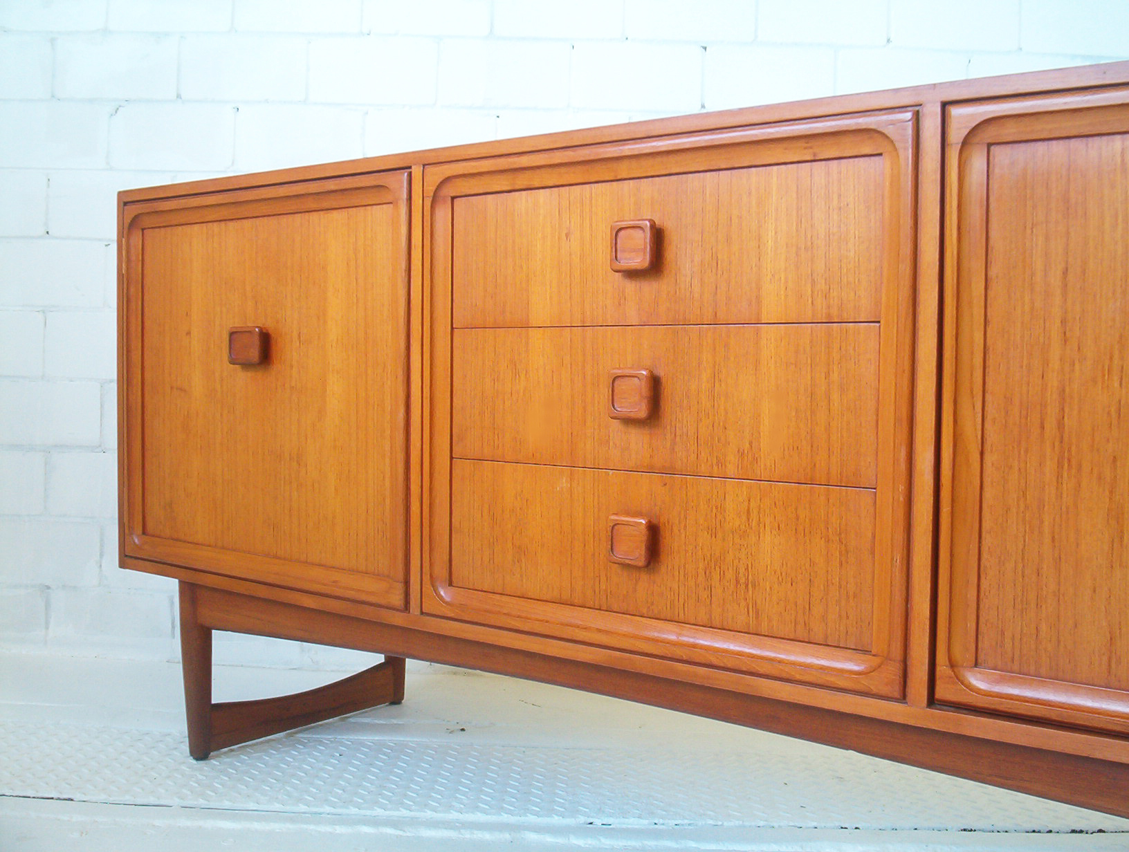 vintage-parker-sideboard-1970's-vintage-buffet-cabinet-australian-furniture-sydney-retro-danish-era