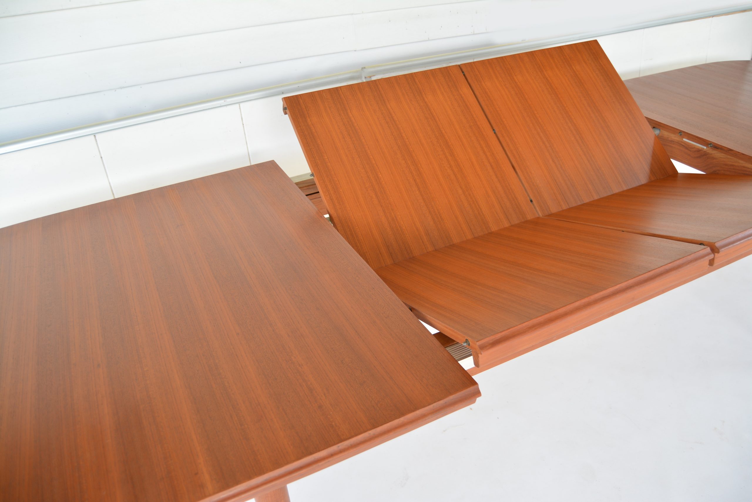 mid-century-modern-extension-dining-table-parker-chiswell-era-vintage-retro-extension-extends-to-3-metre (20)