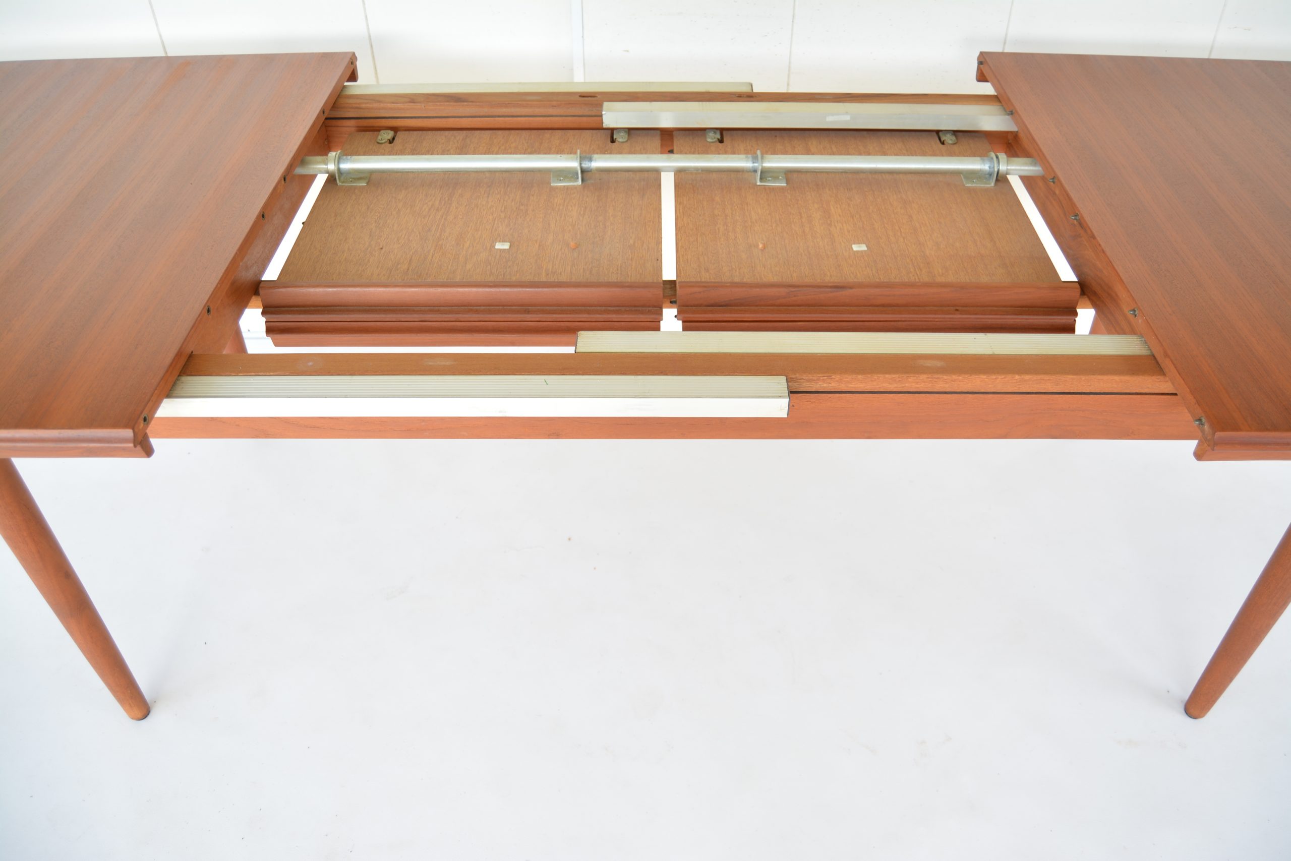 mid-century-modern-extension-dining-table-parker-chiswell-era-vintage-retro-extension-extends-to-3-metre (21)