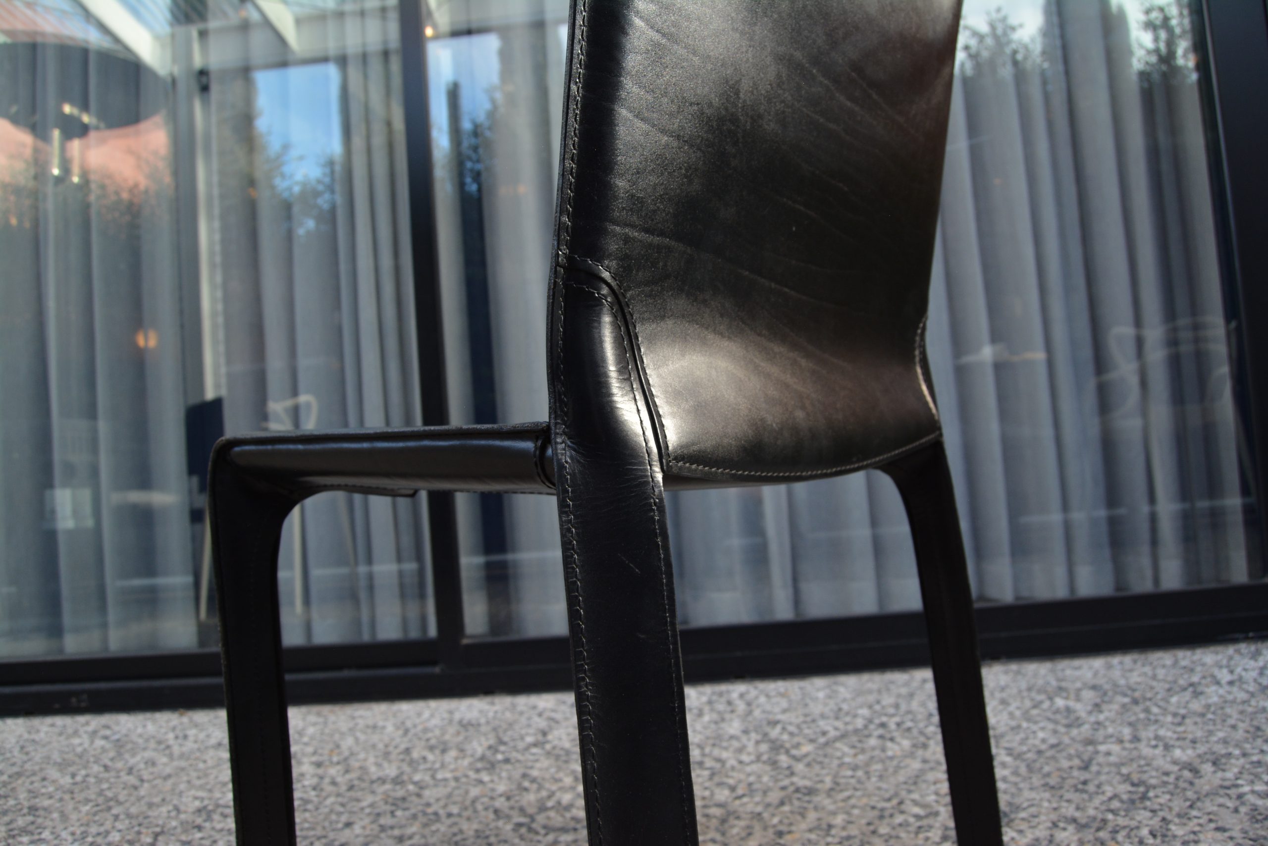 black-cassina-cab-chairs-leather-412-vintage-used-designer-dining-chairs-authentic-in-australia (6)