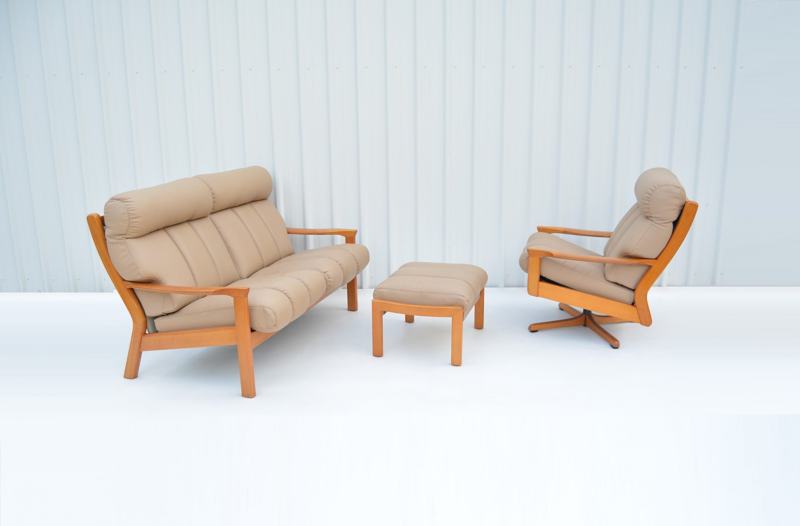 tessa-t21-style-lounge-suite-swivel-chair-sofa-designer-furniture-tessa-labels-aspen-leather-australian-design (2)