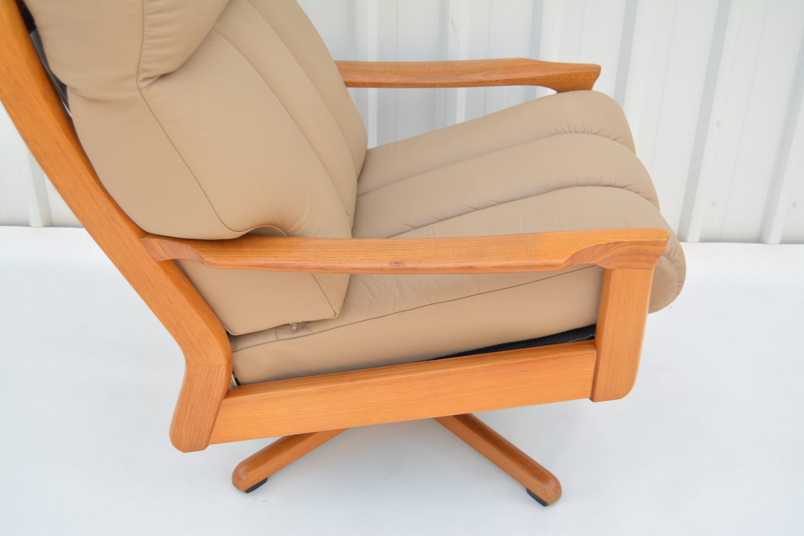 tessa-t21-style-lounge-suite-swivel-chair-sofa-designer-furniture-tessa-labels-aspen-leather-australian-design (20)