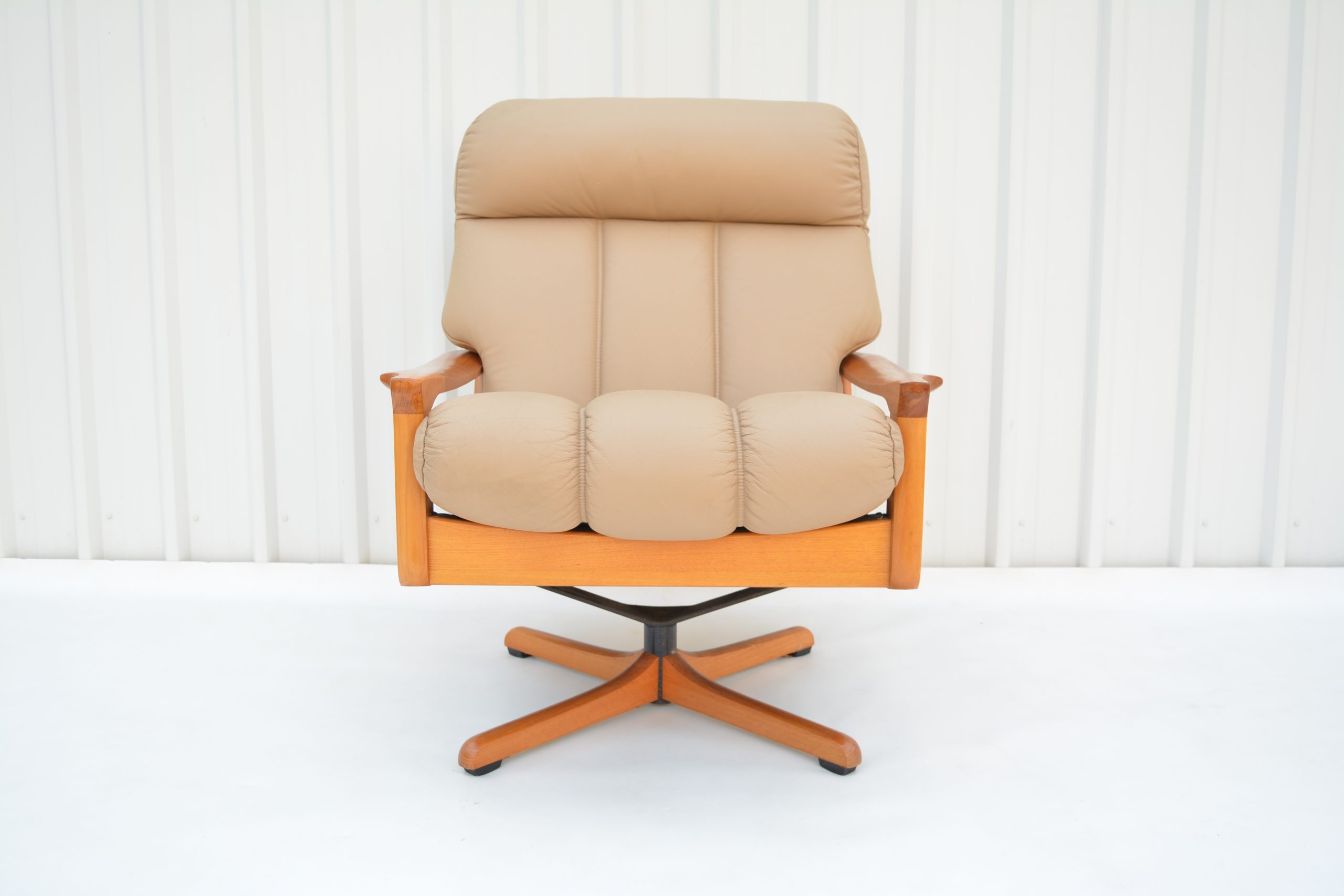 tessa-t21-style-lounge-suite-swivel-chair-sofa-designer-furniture-tessa-labels-aspen-leather-australian-design (22)